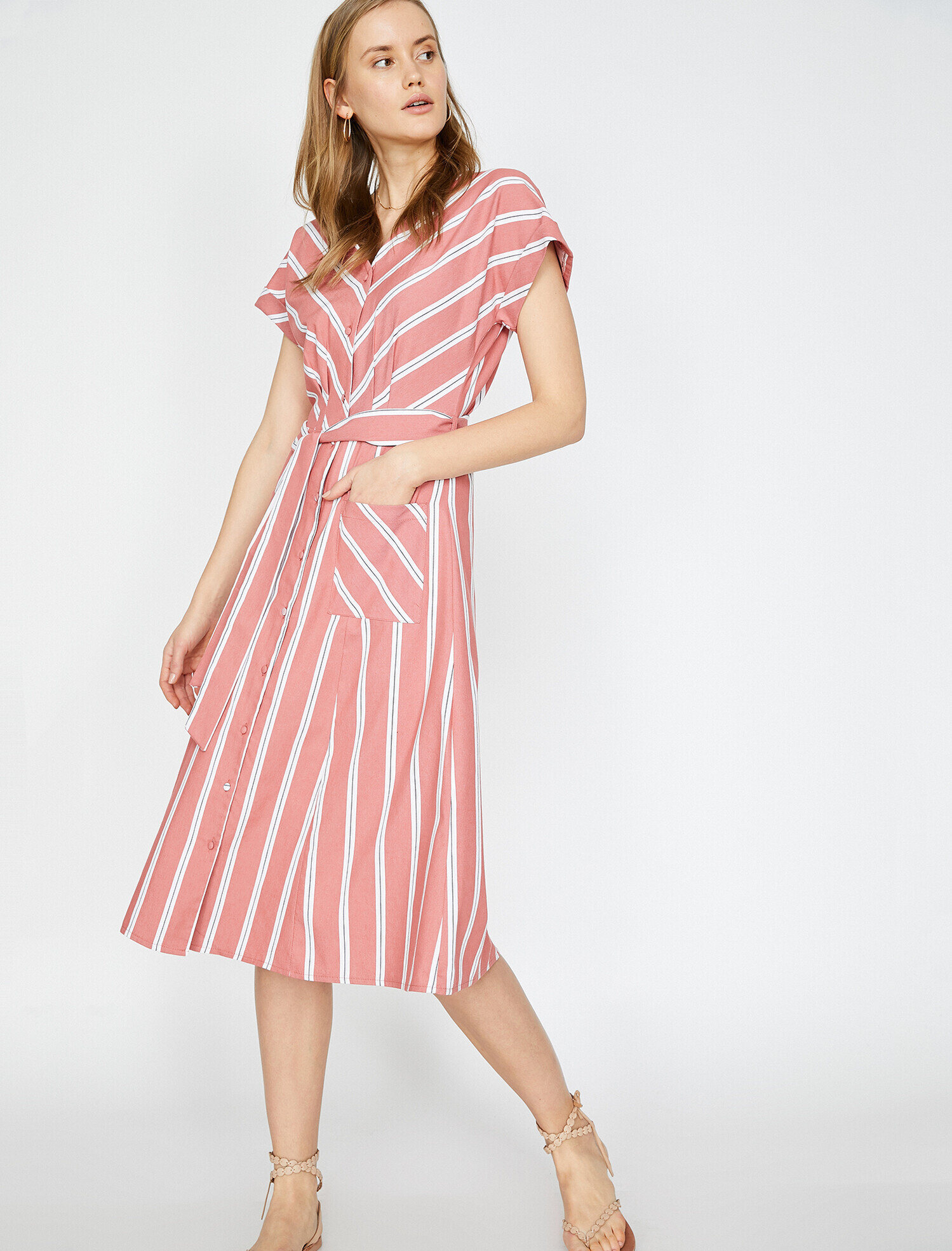   Düğme Detaylı Elbise