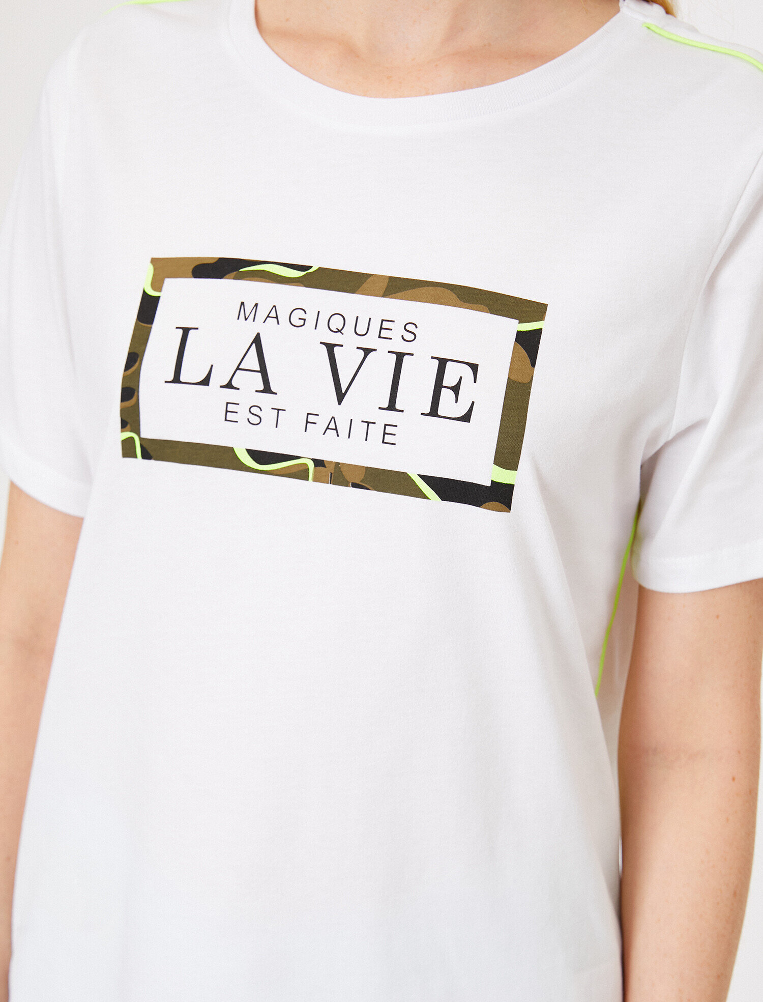   Yazılı Baskılı Tişört