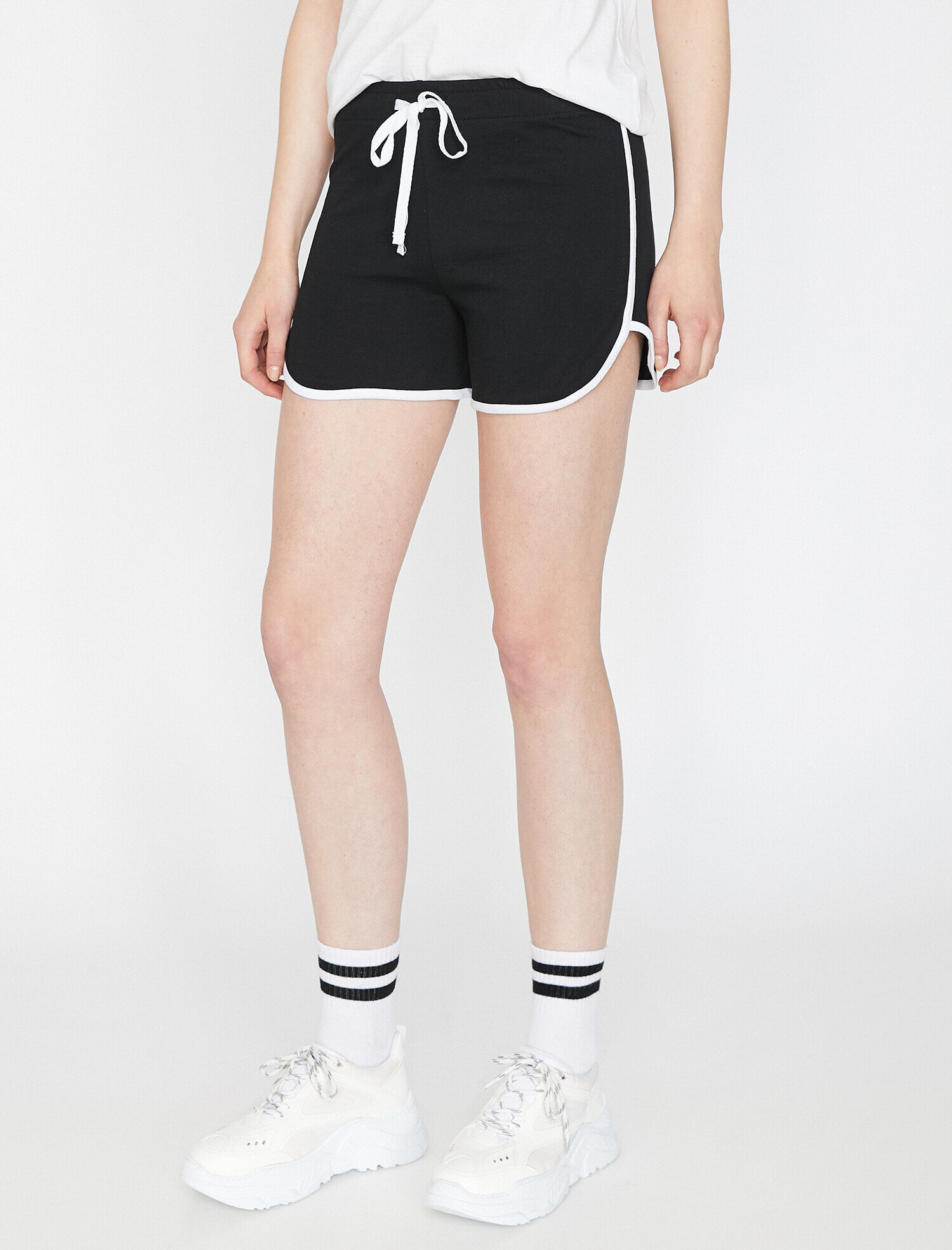   Beli Bağlamalı Şort