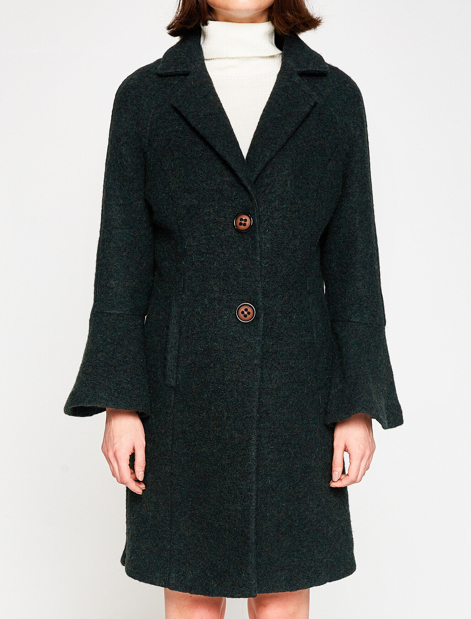   Düğme Detaylı Yün Kaban