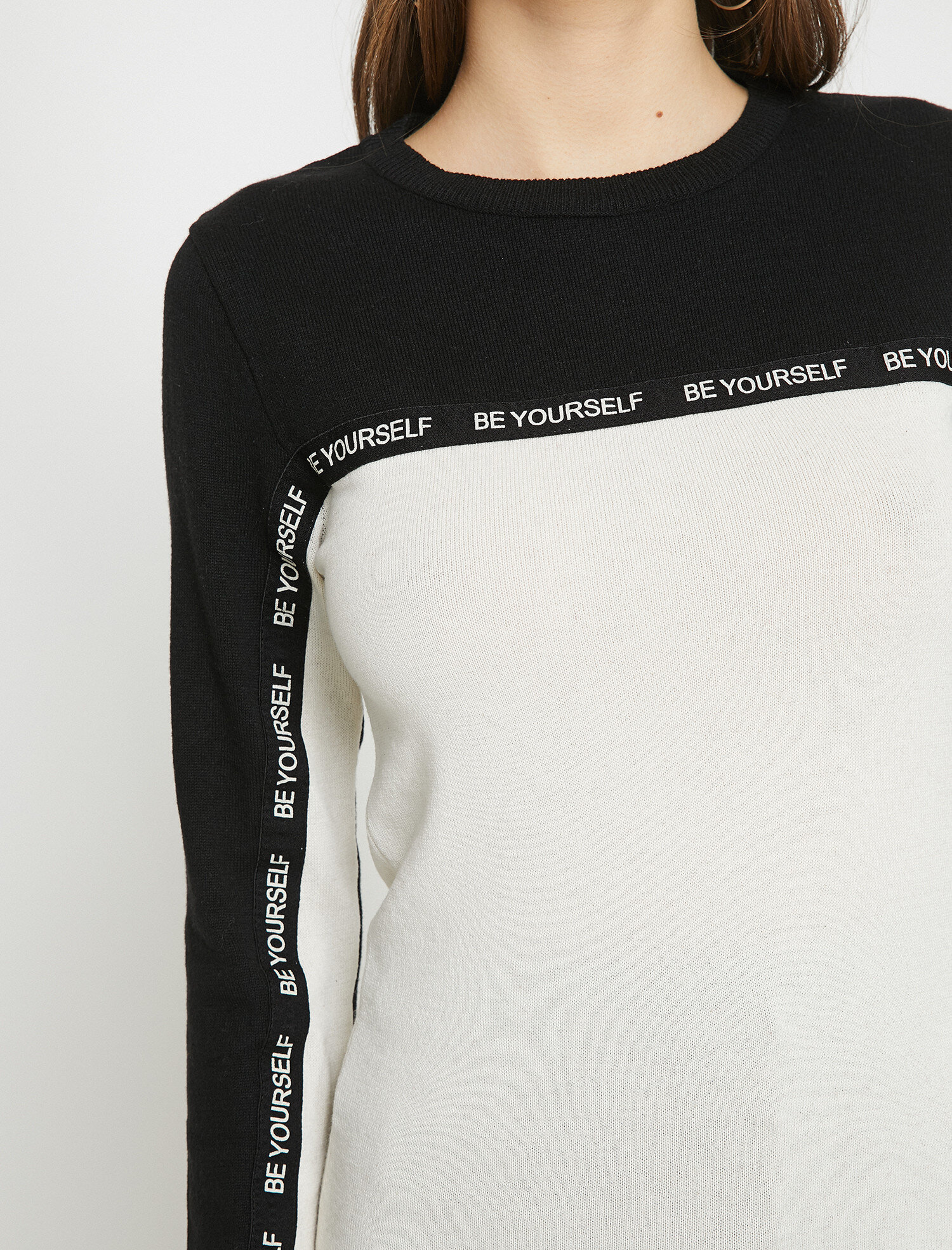   Yazılı Baskılı Triko Kazak