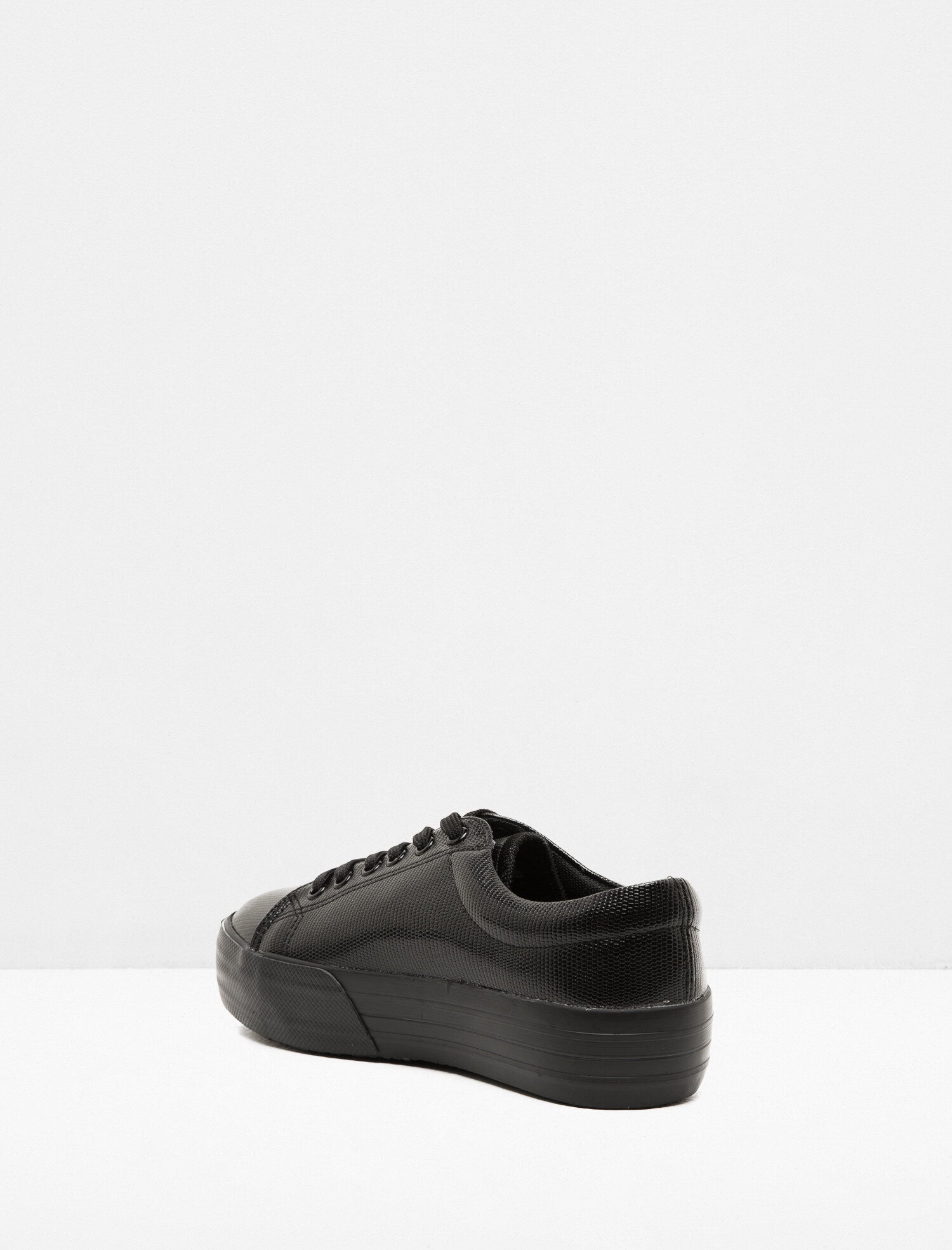  Kadın Bağcıklı Spor Ayakkabı