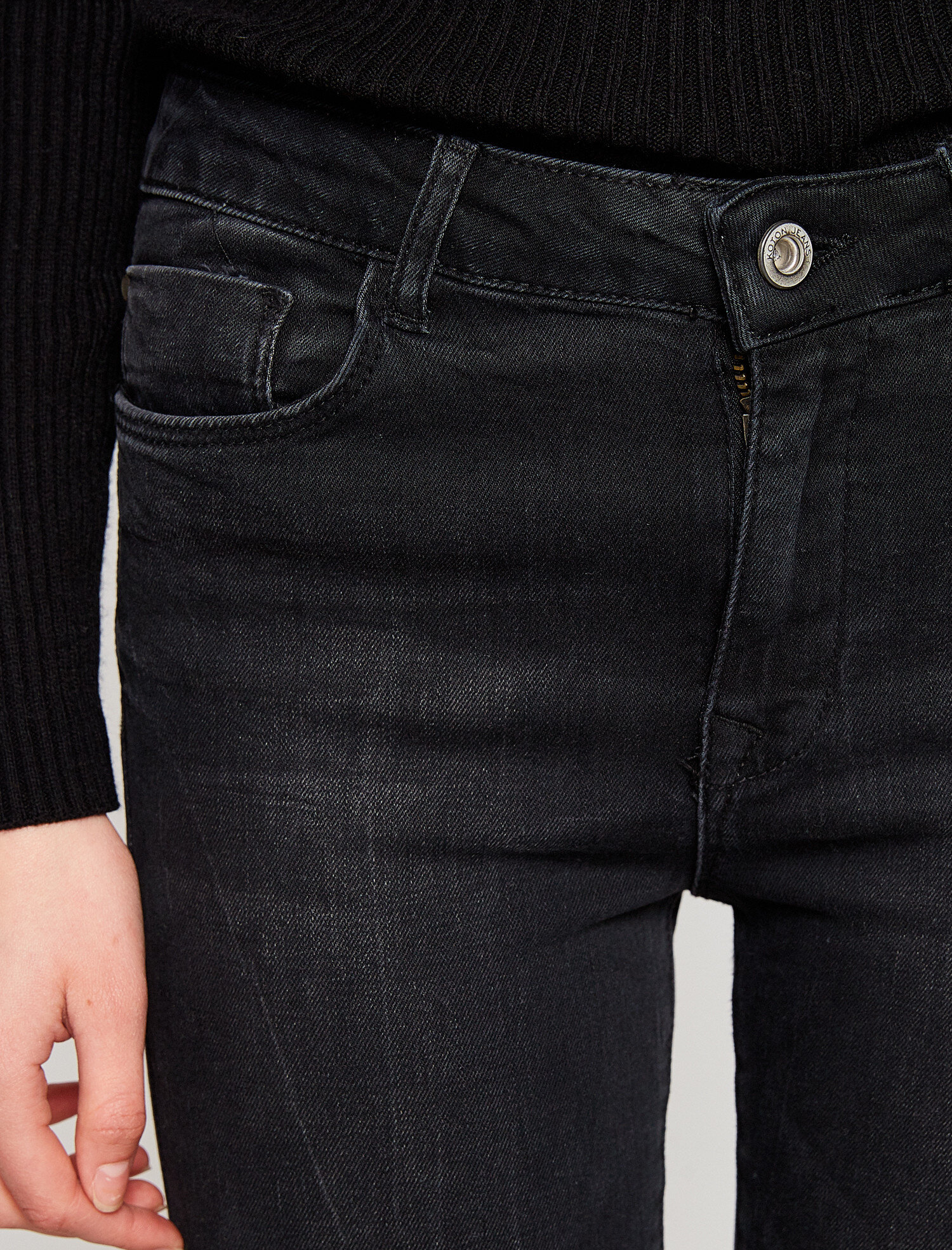   Püskül Detaylı Jean Pantolon