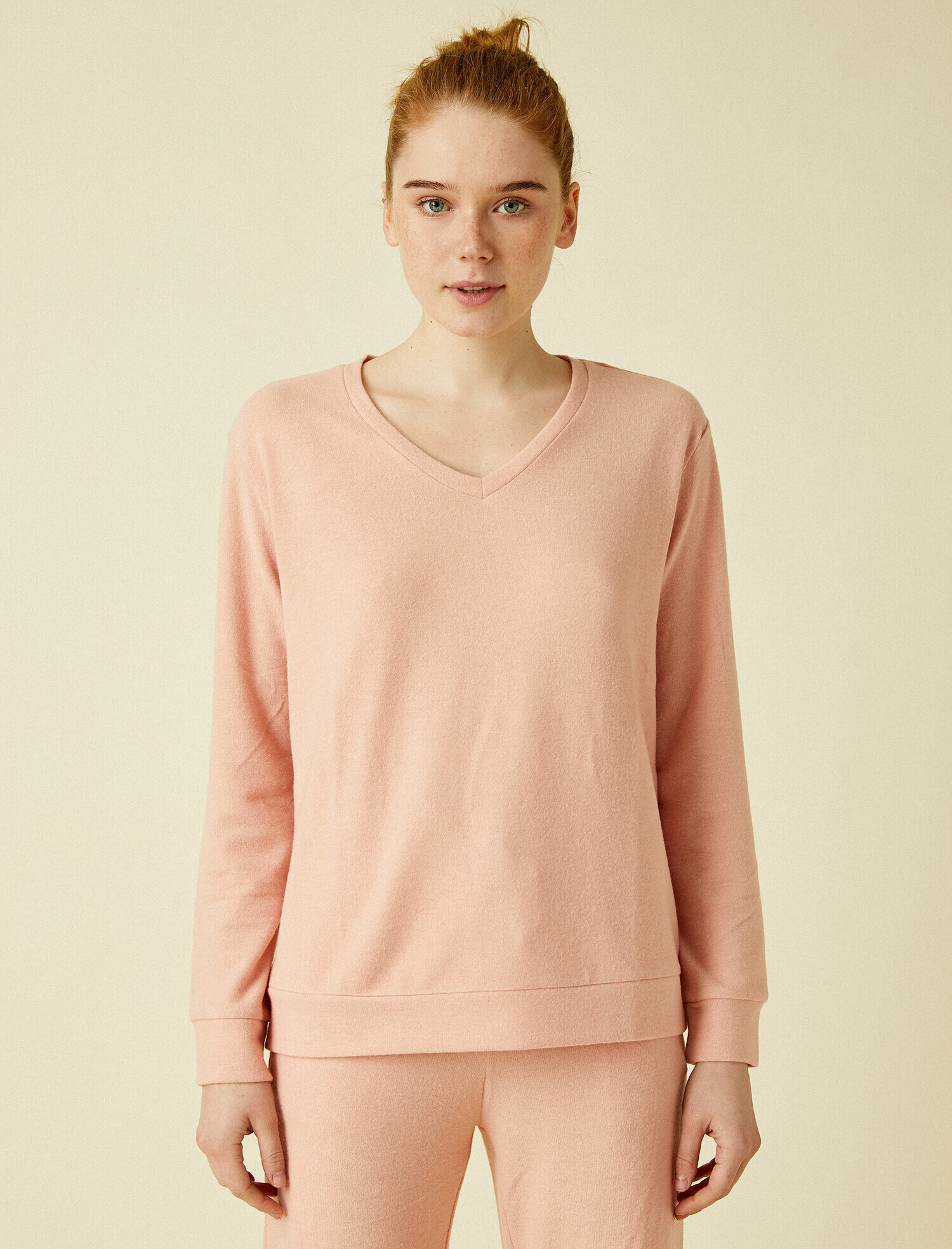   V Yaka Yumuşak Pijama Üstü