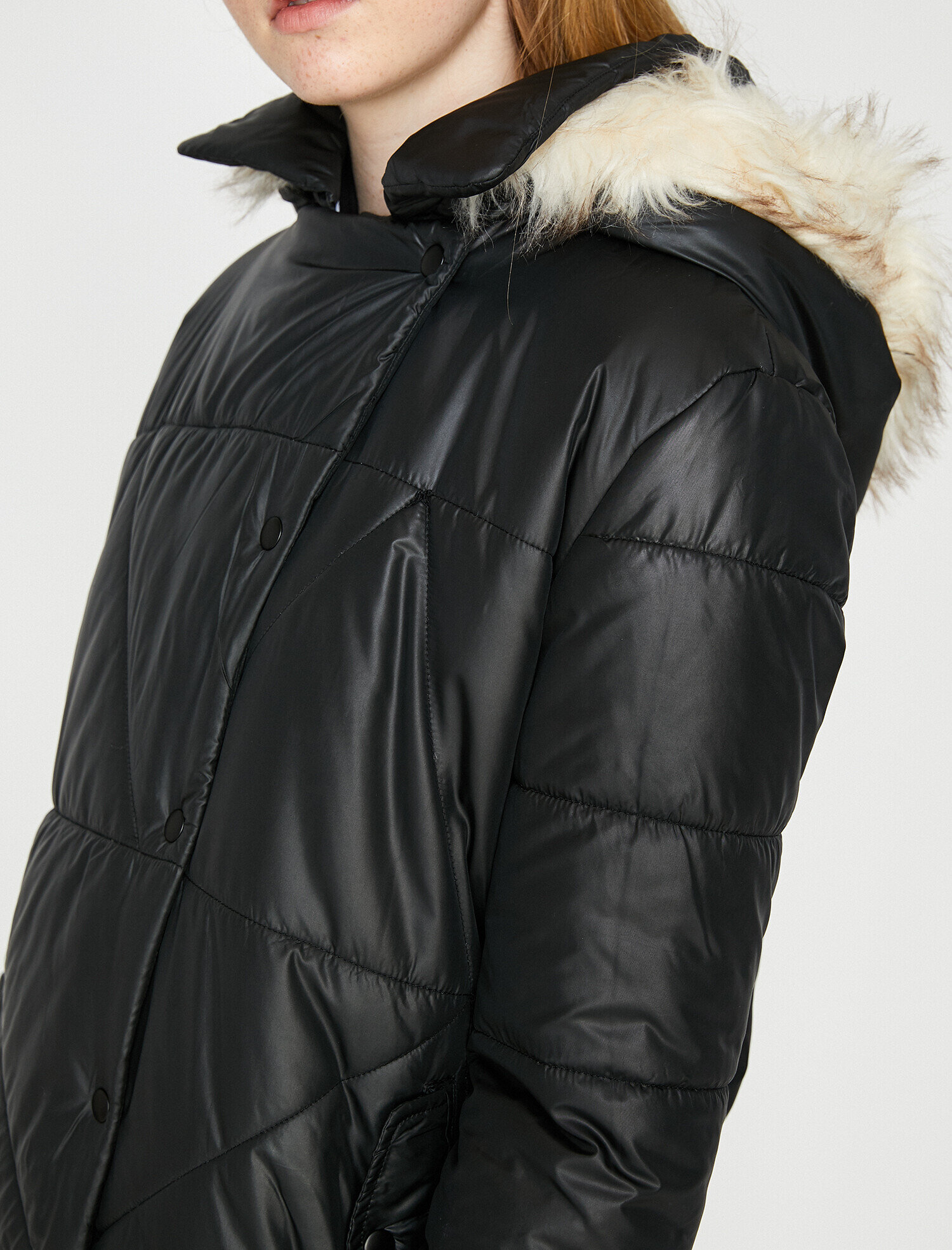   Suni Kürk Detaylı Kapüşonlu Uzun Şişme Mont