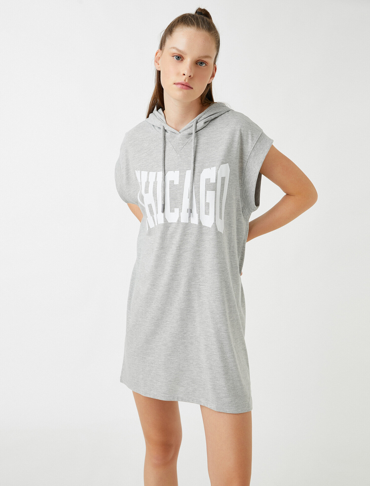   Kapüşonlu Sıfır Kol Elbise