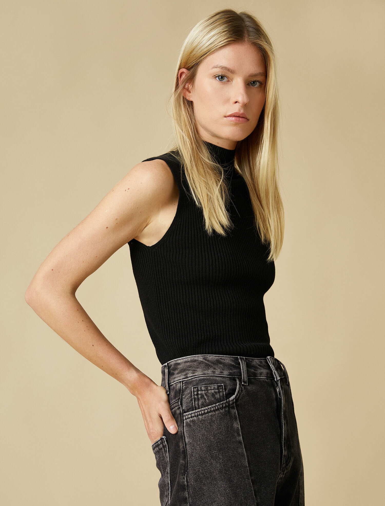   Balıkçı Yaka Kolsuz Triko Atlet