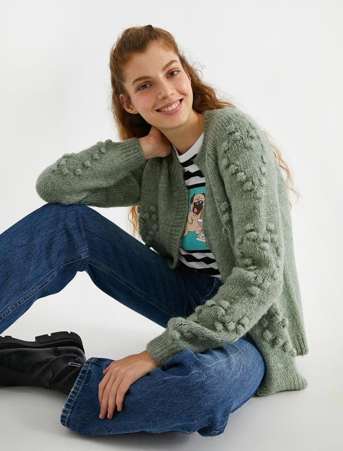  Kalp İşlemeli Hırka