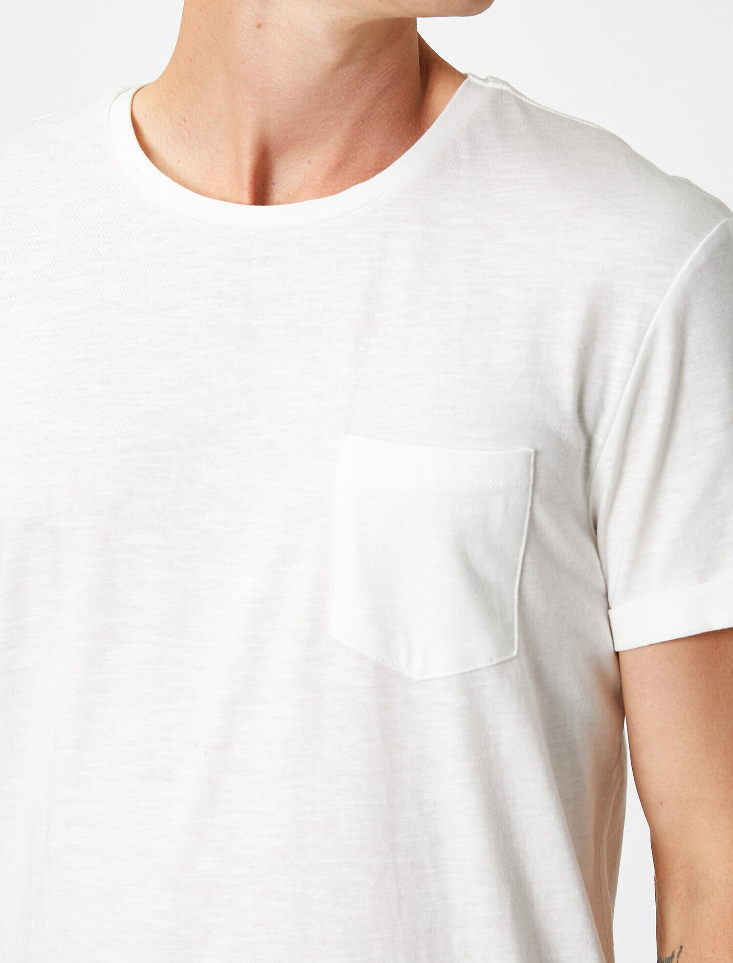   Pamuklu Bisiklet Yaka Kısa Kollu Cepli Tişört