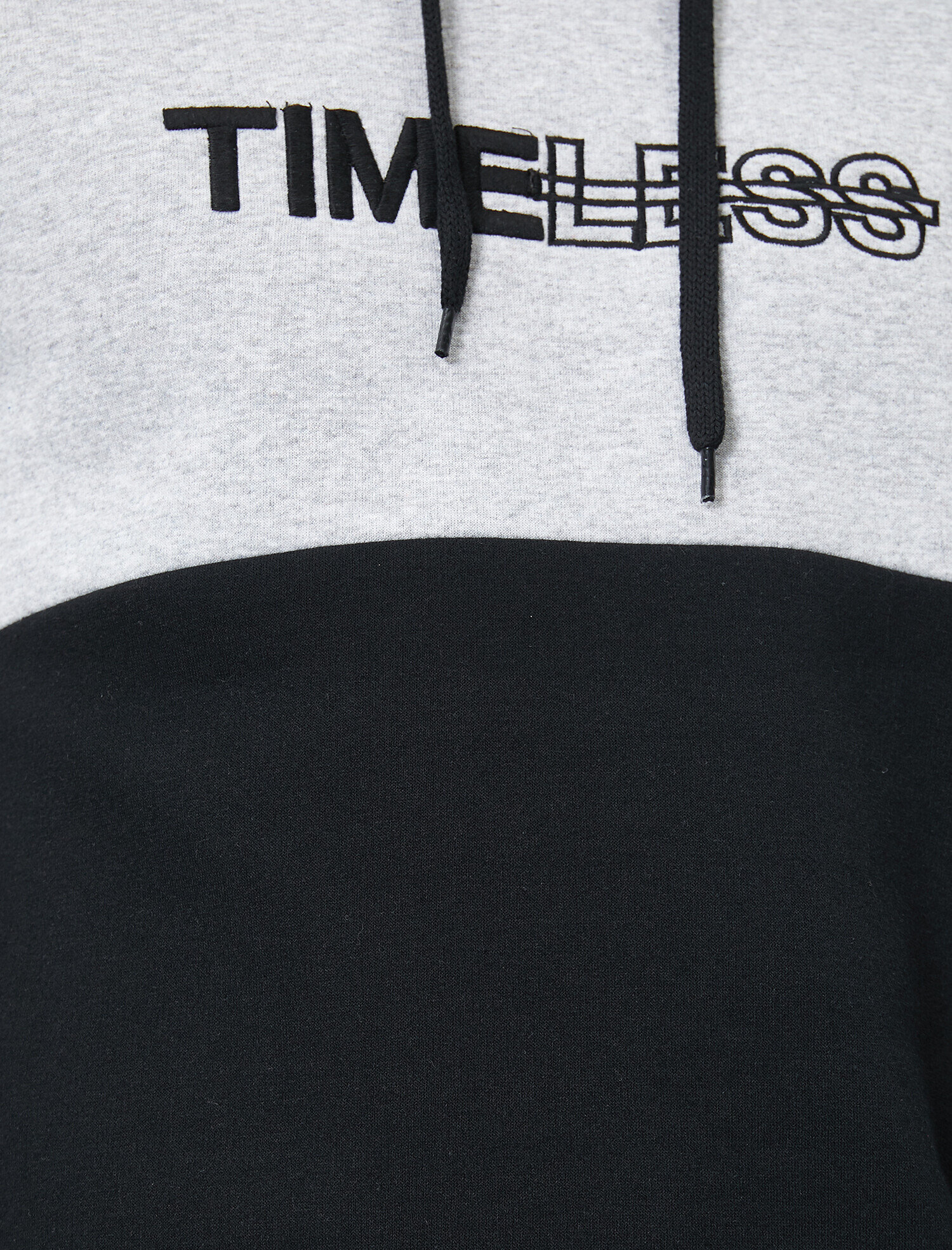   Kapüşonlu Kolları Şeritli İşlemeli Sweatshirt