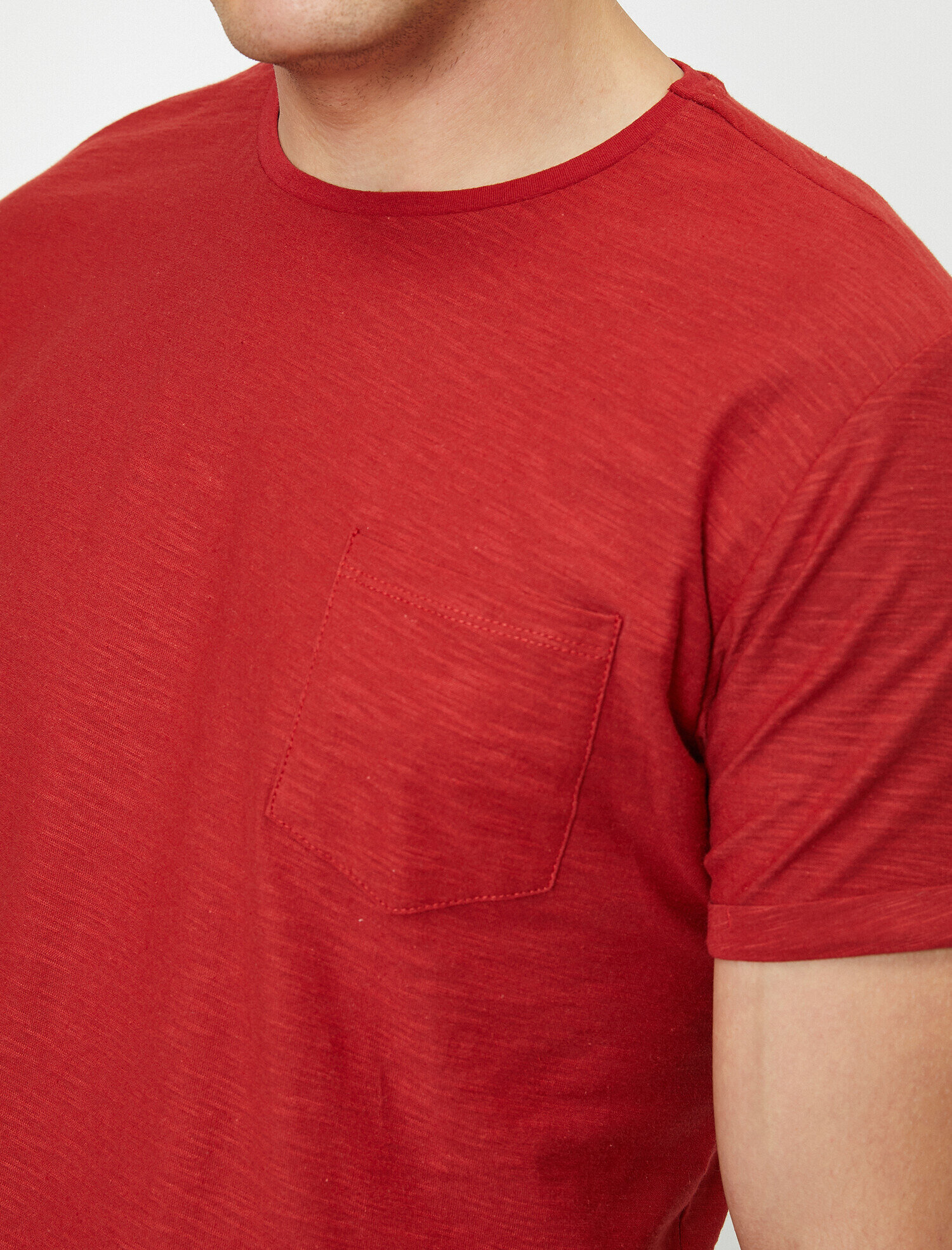   Bisiklet Yaka Cep Detaylı Flamlı Kumaş Dar Kesim Basic Tişört