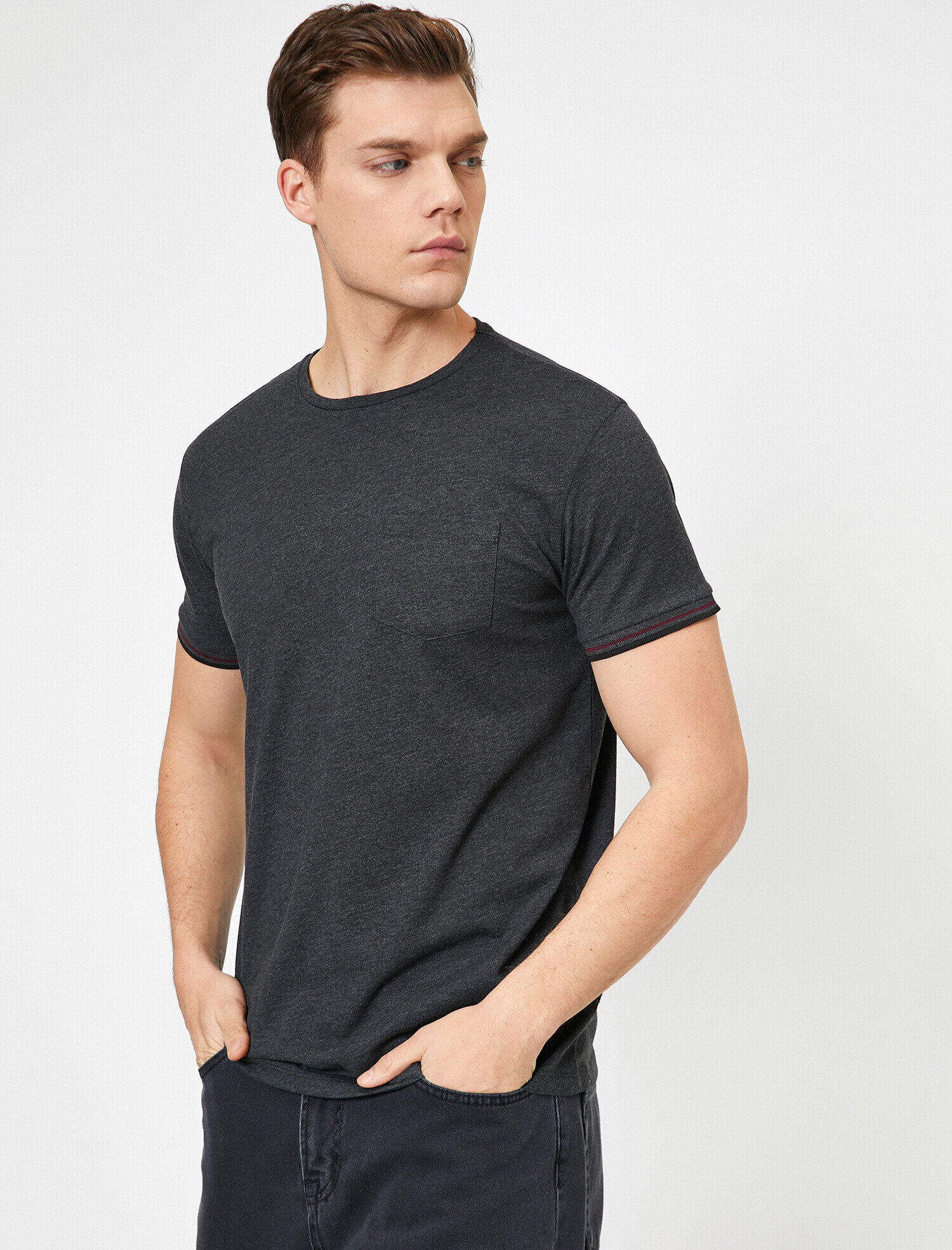 Bisiklet Yaka Kolları Şeritli Cep Detaylı Slim Fit Tişört