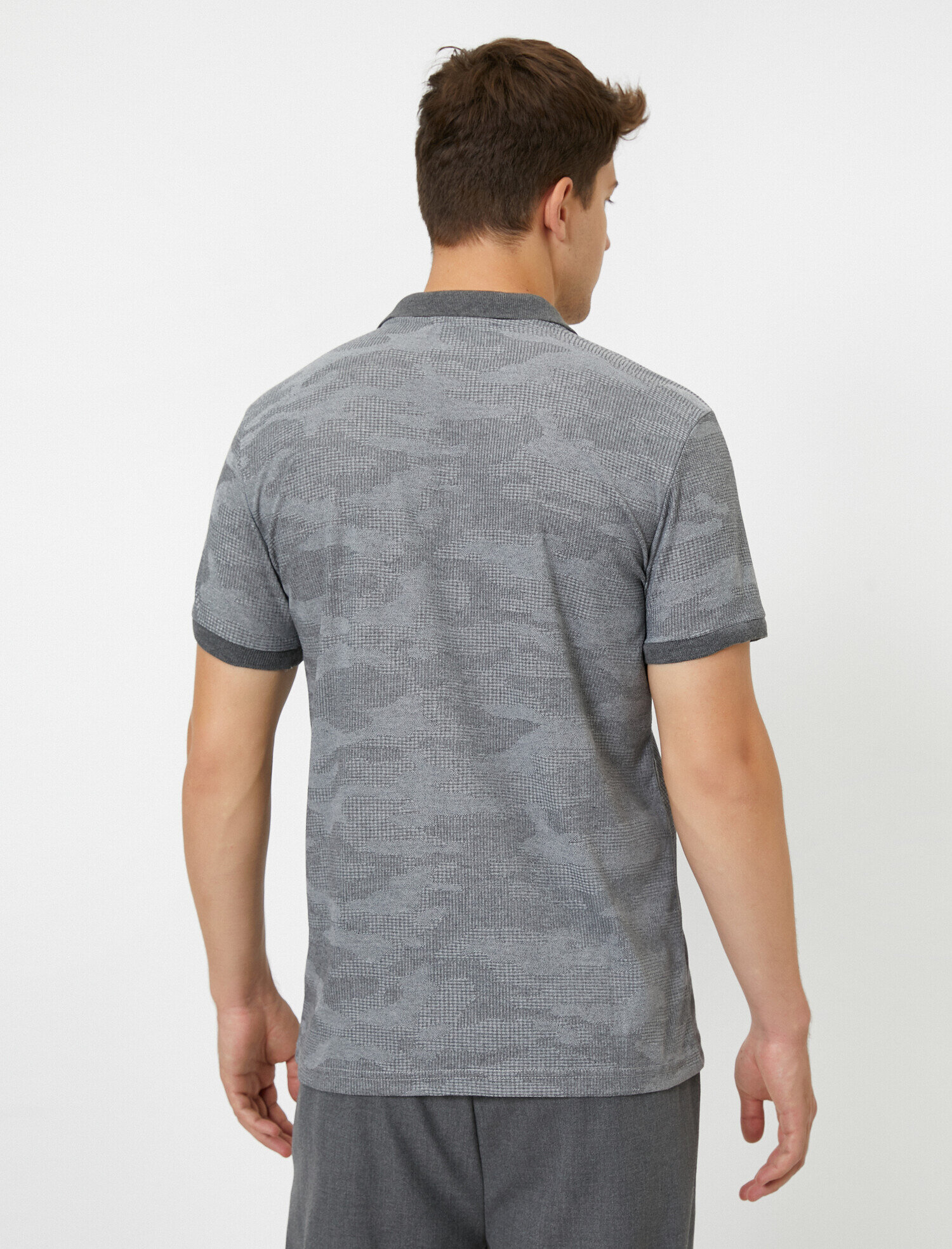   Polo Yaka Kısa Kollu Desenli Tişört