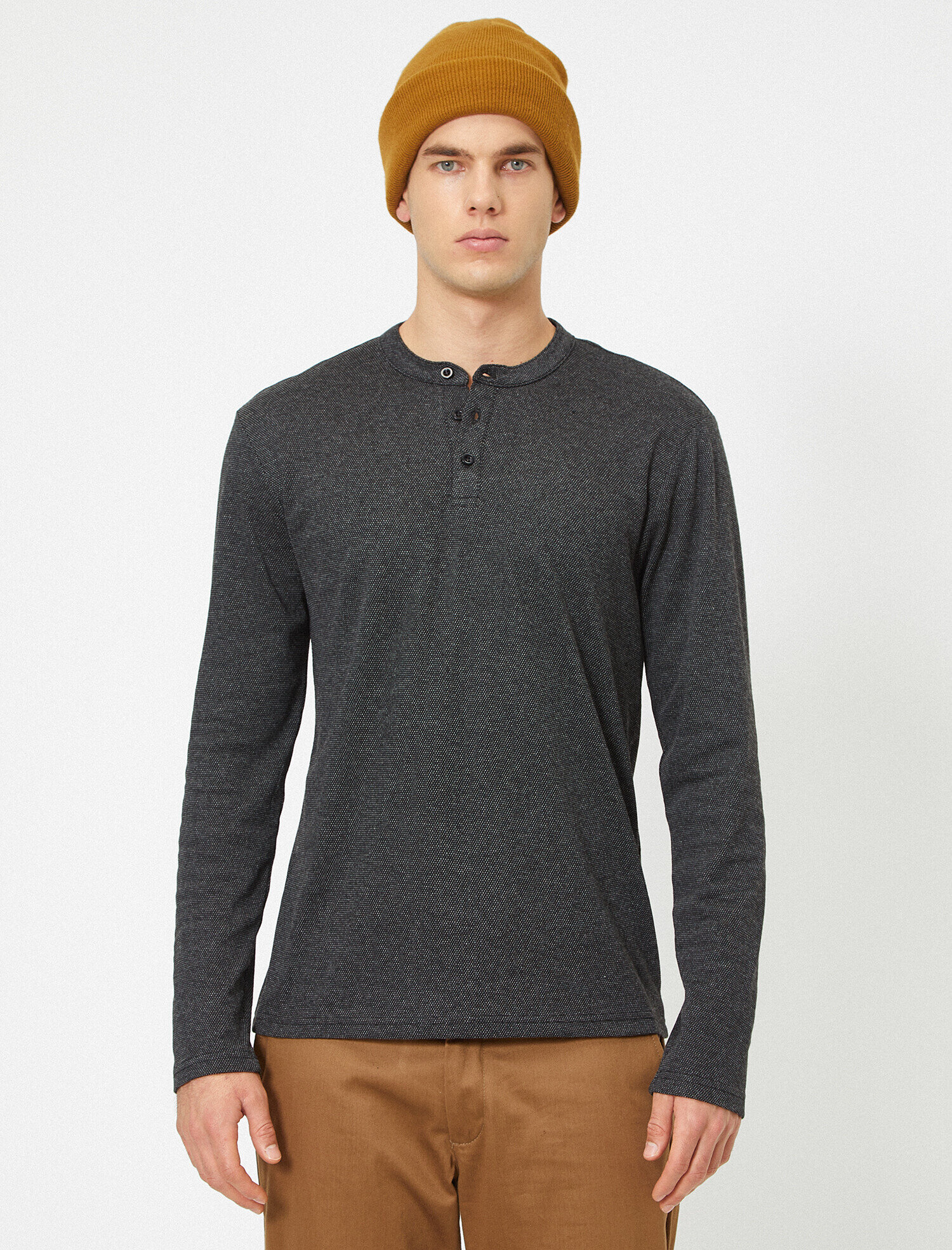   Düğme Detaylı Tişört