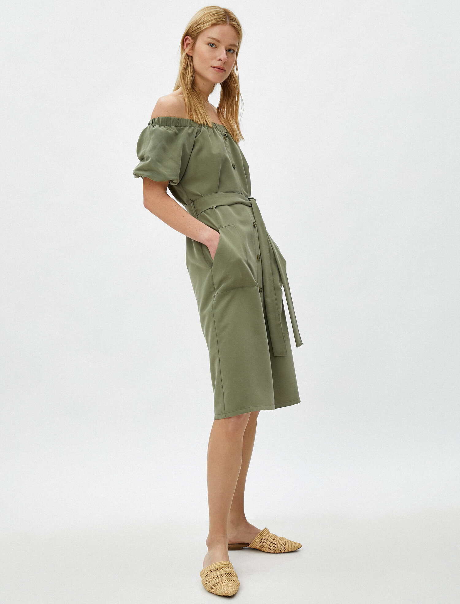 Omzu Açık Elbise Kısa Kollu Düğmeli Kemerli