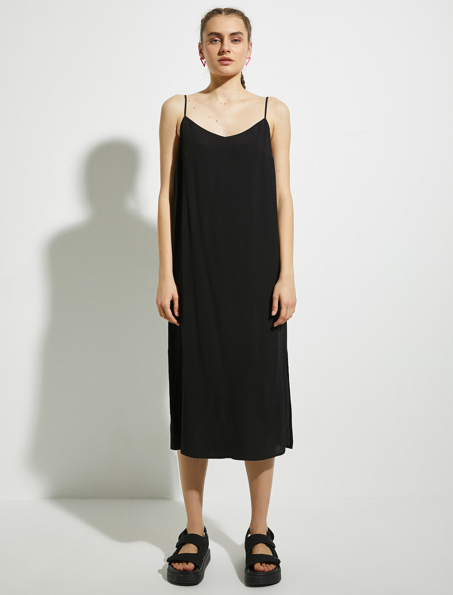   Yırtmaç Detaylı Elbise