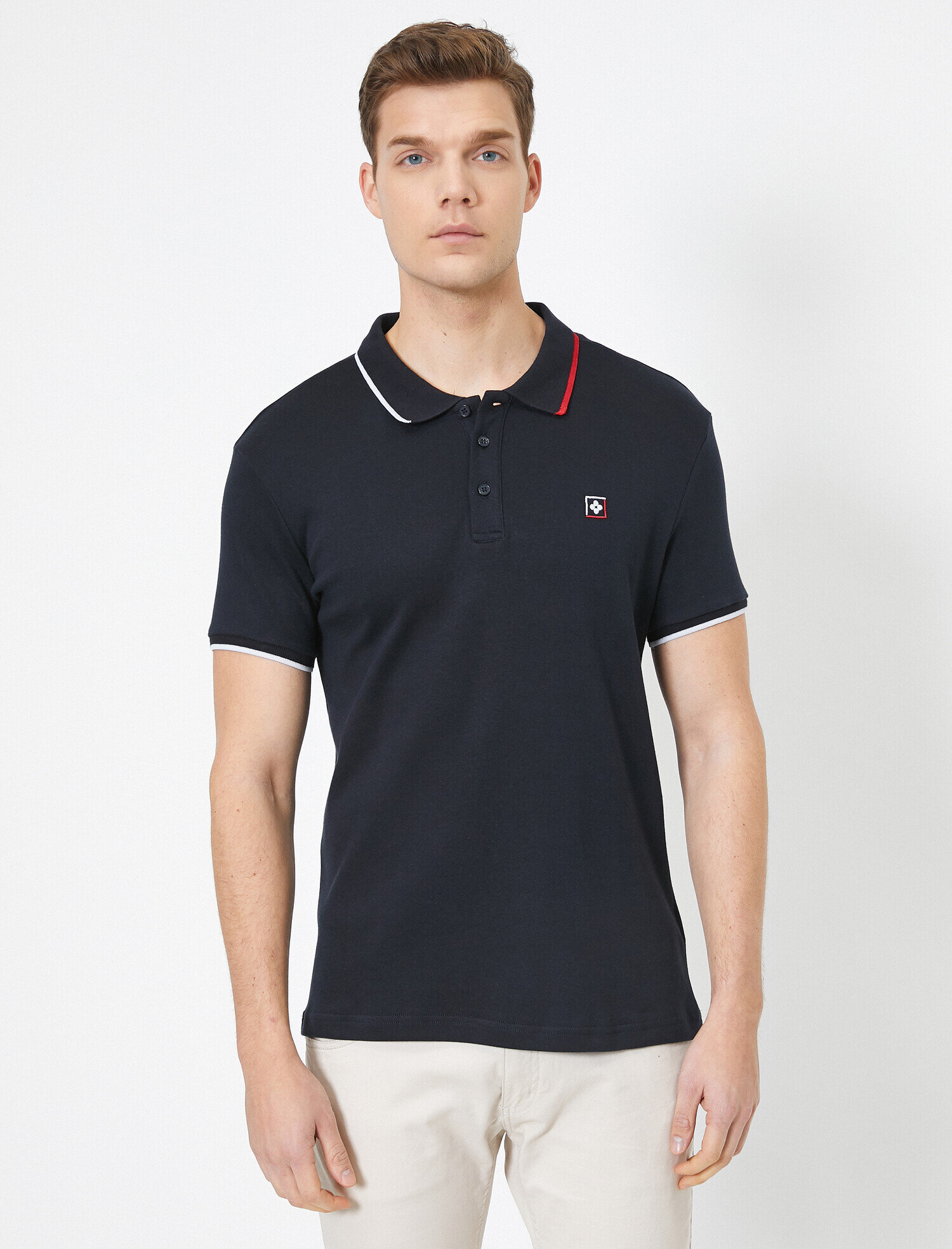   Polo Yaka Kısa Kollu İşlemeli Tişört