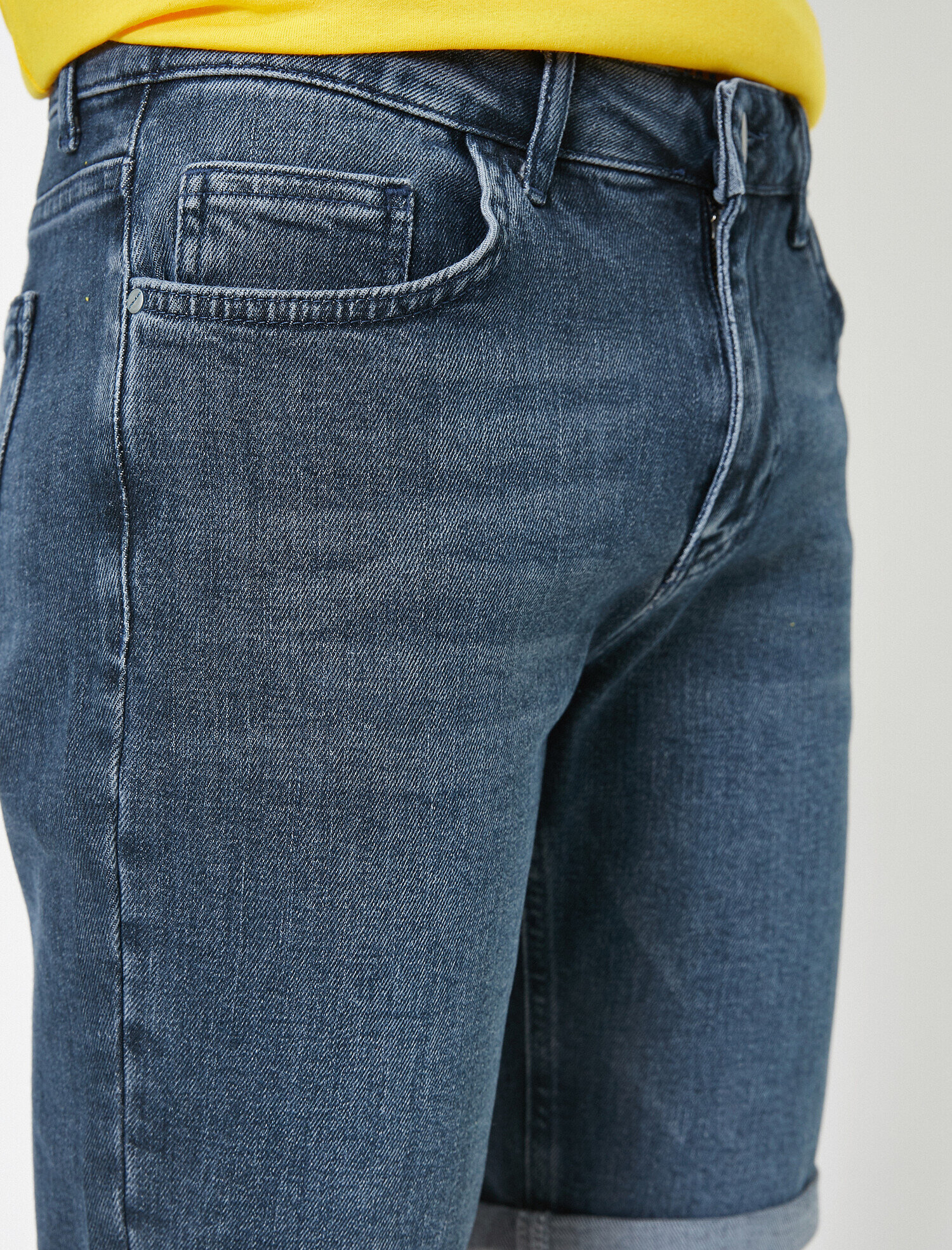   Cep Detaylı Jean Şort