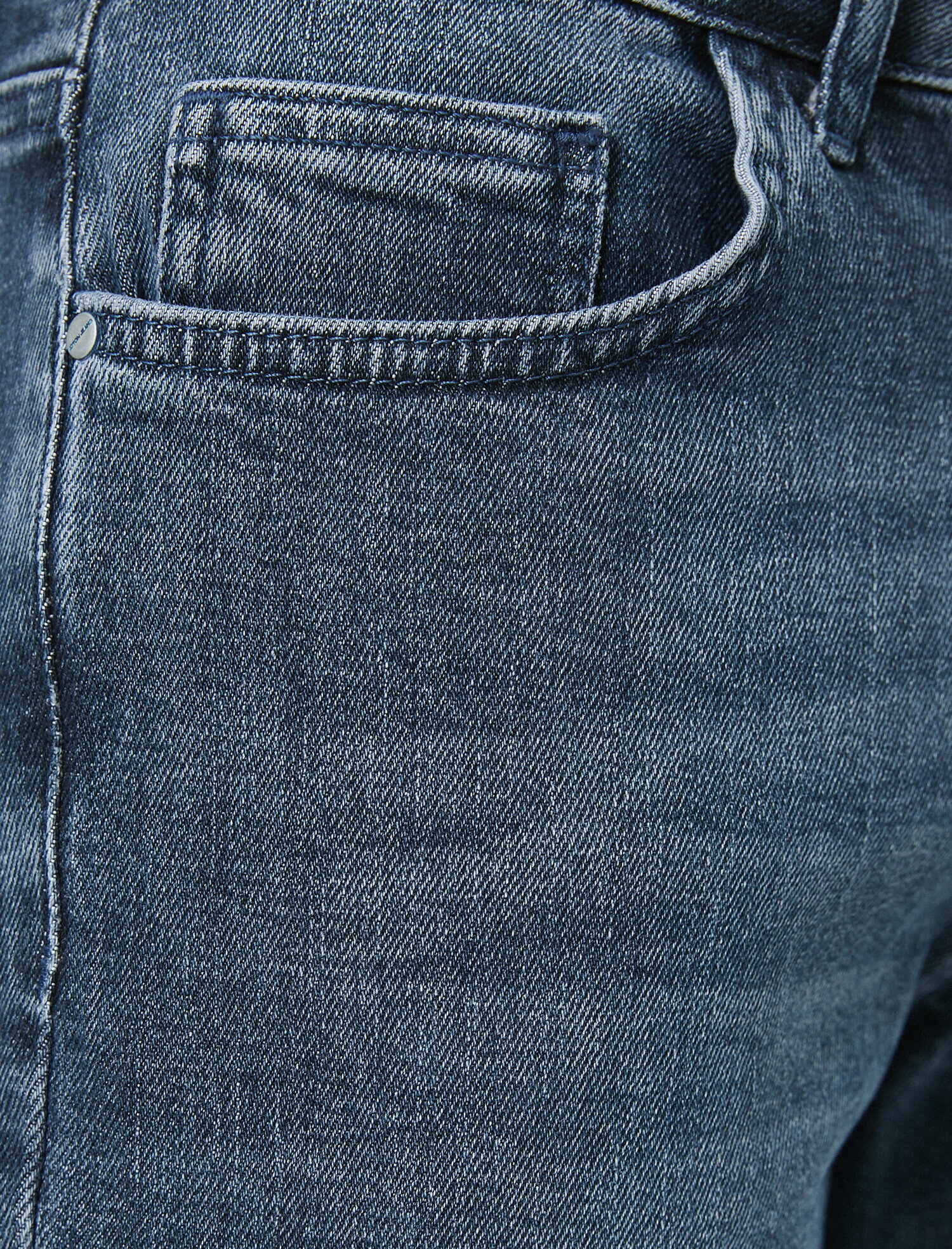   Cep Detaylı Jean Şort