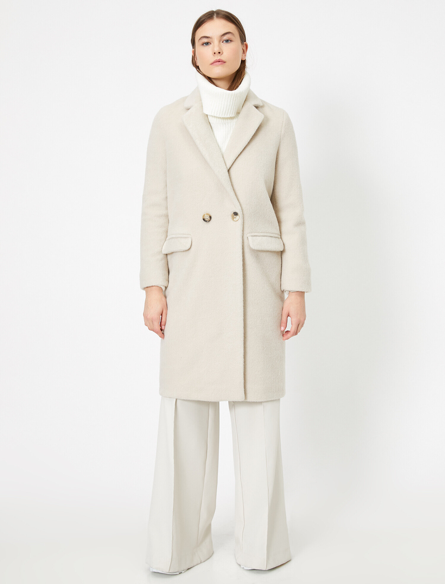   Düğme Detaylı Kaban