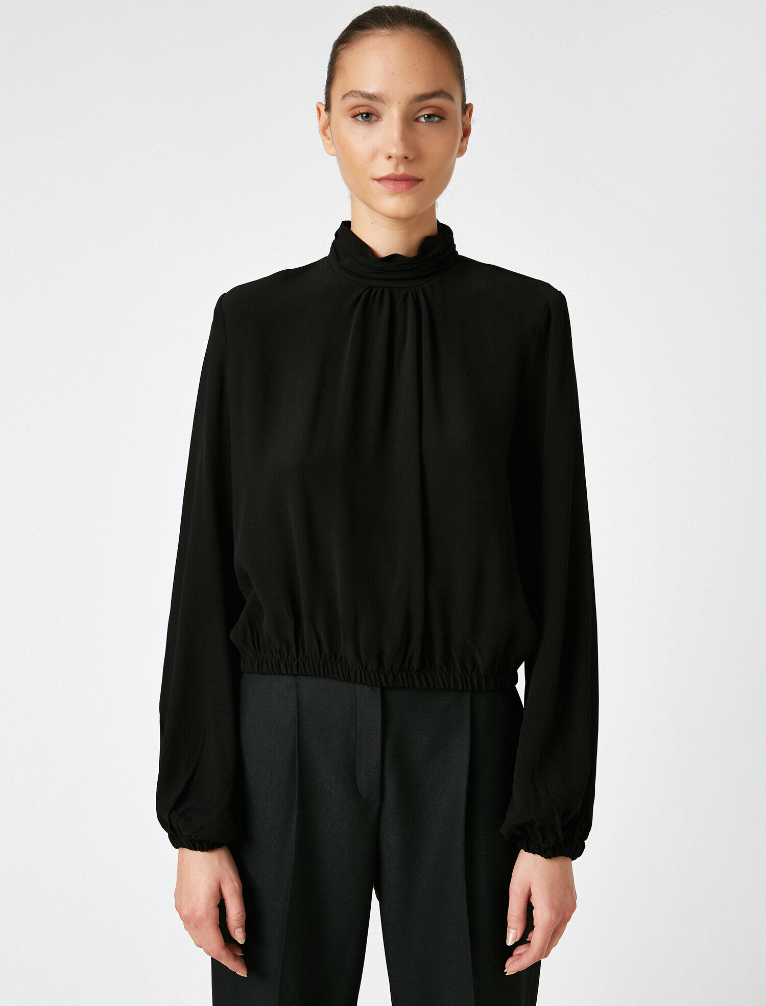   Vatkalı Dik Yaka Uzun Kollu Bluz