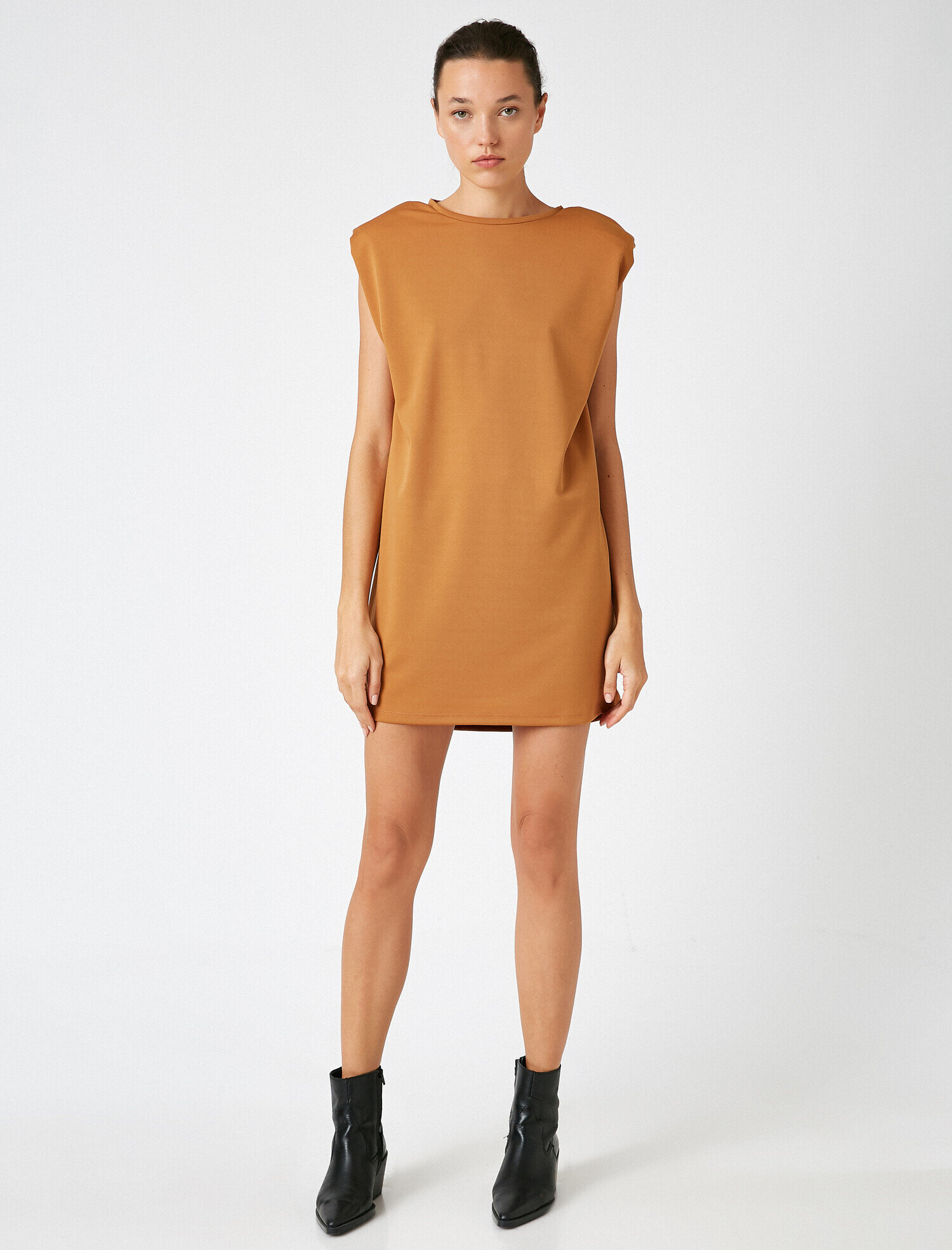 Vatkalı Kısa Elbise