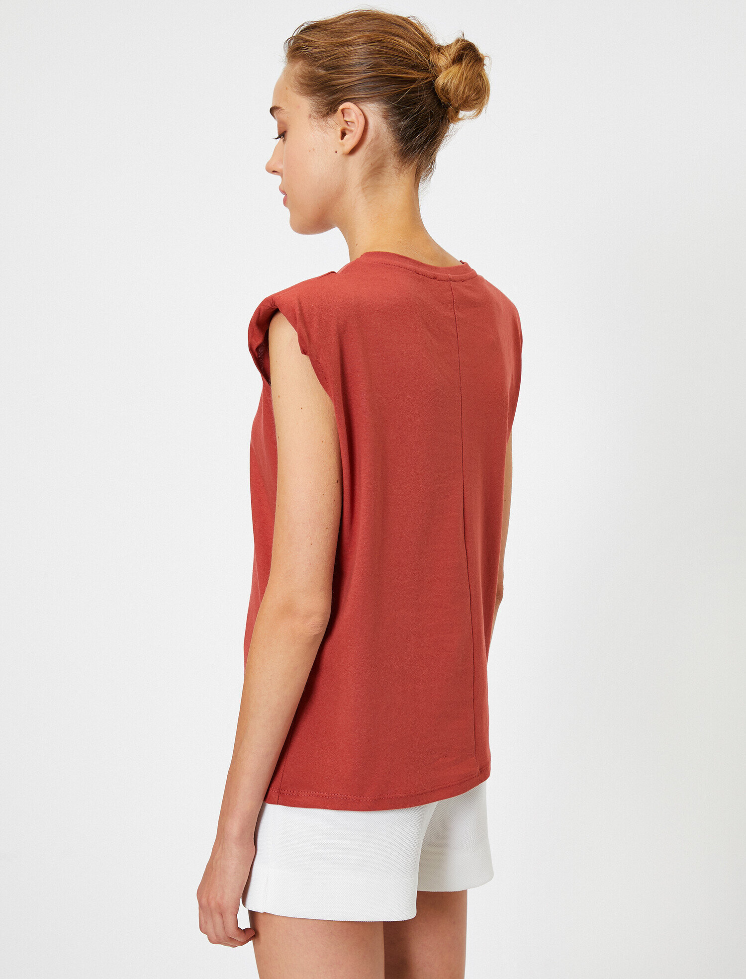   Pamuklu Vatkalı Kısa Kollu Tişört