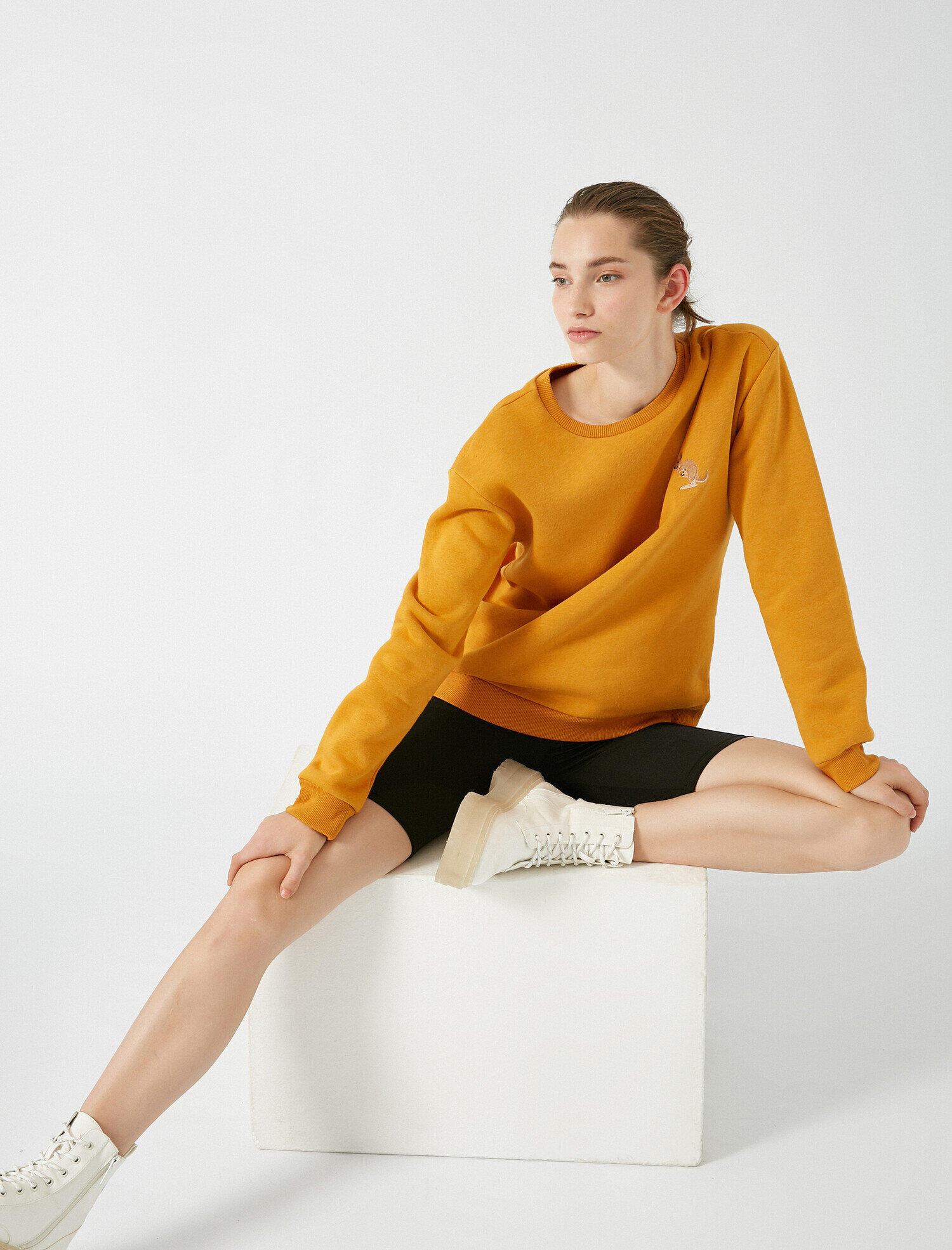 Uzun Kollu Bisiklet Yaka Sweatshirt