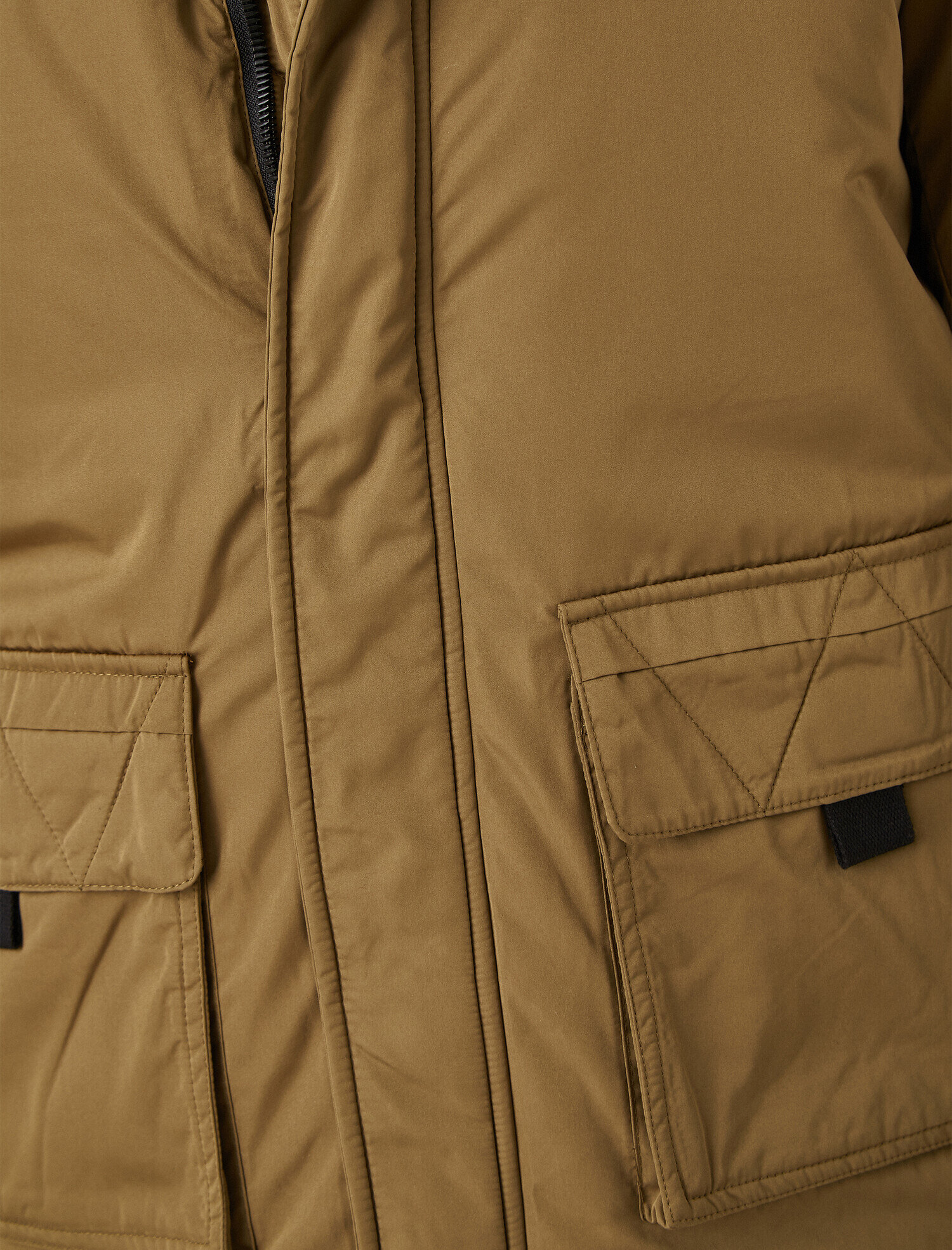   Dik Yaka Kapüşonlu Cepli Fermuarlı Kaban