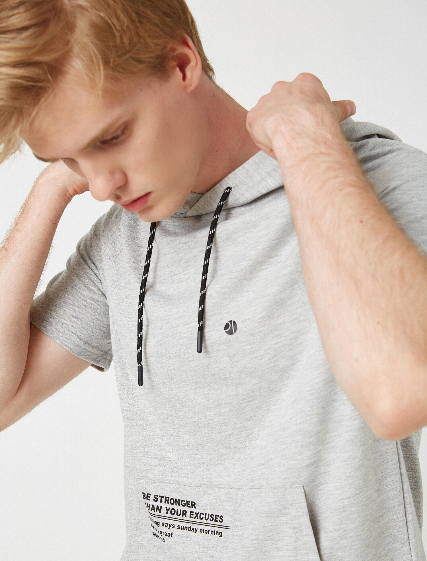   Kısa Kollu Kapüşonlu Yazılı Baskılı Kanguru Cepli Sweatshirt