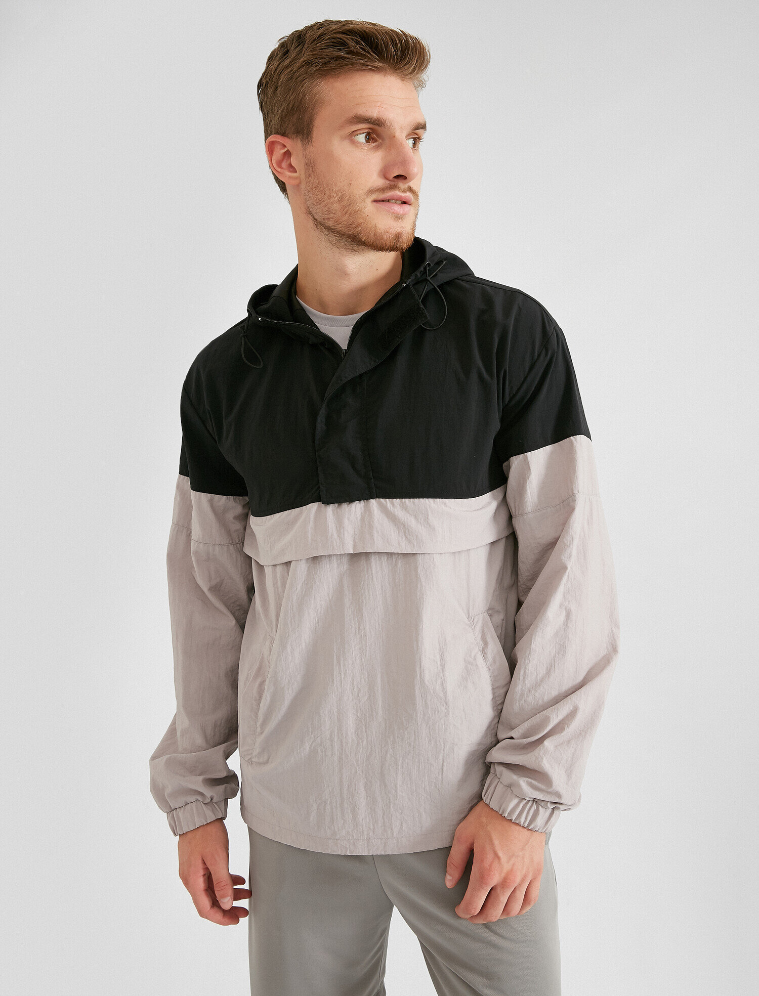   Kapüşonlu Rahat Kesim Cepli Spor Mont