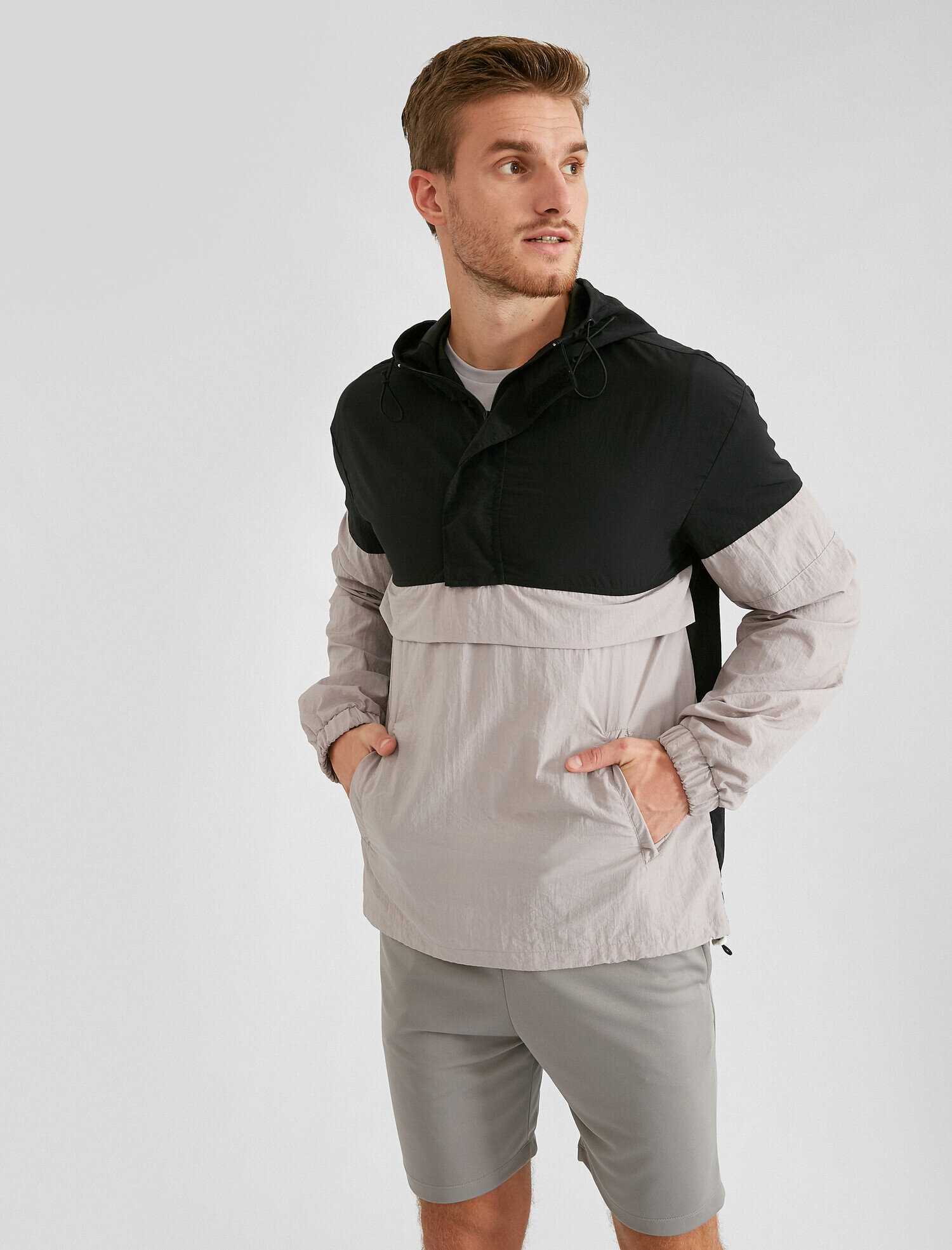   Kapüşonlu Rahat Kesim Cepli Spor Mont