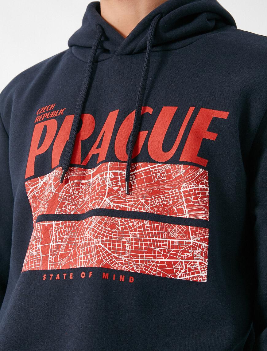   Kapüşonlu Uzun Kollu Baskılı Sweatshirt