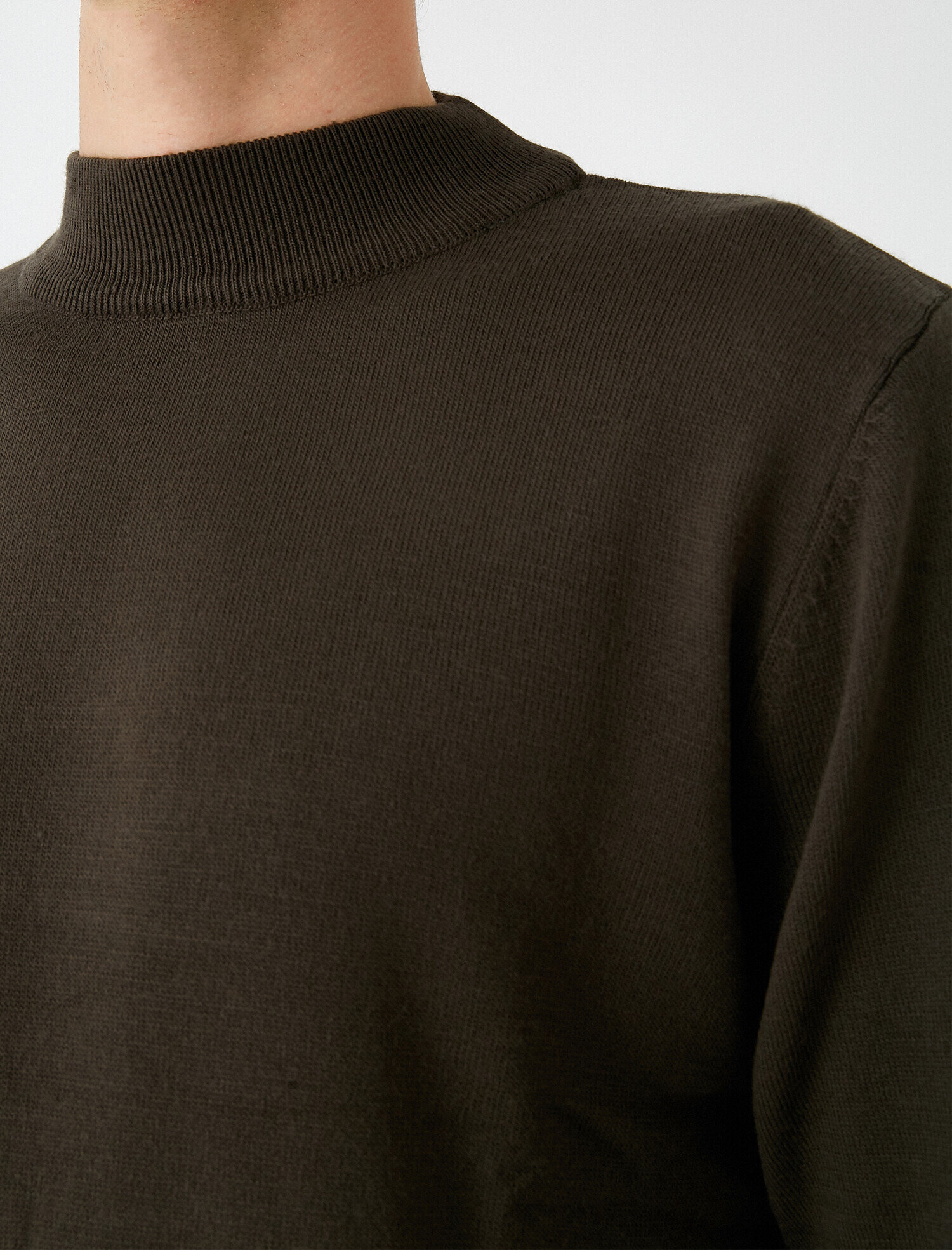   Uzun Kollu Dik Yaka Triko Kazak