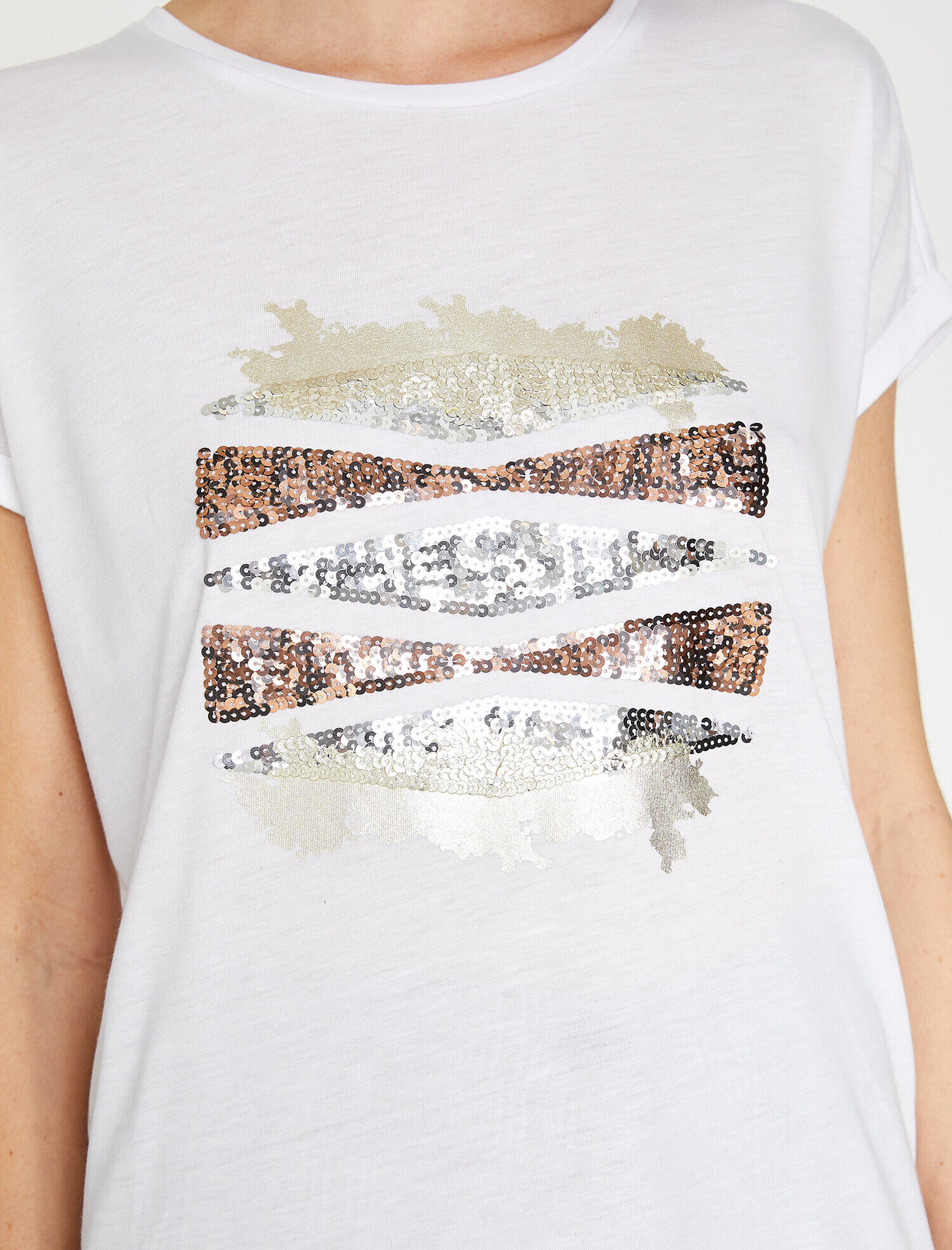   Pul Detaylı Tişört