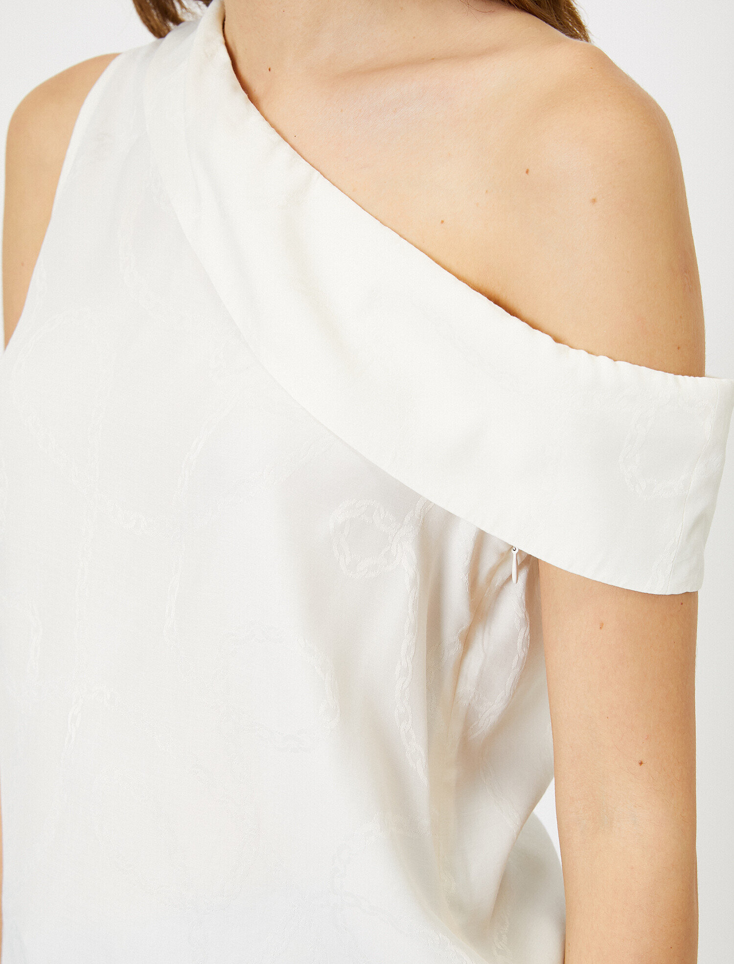   Kolsuz Omuz Detaylı Atlet