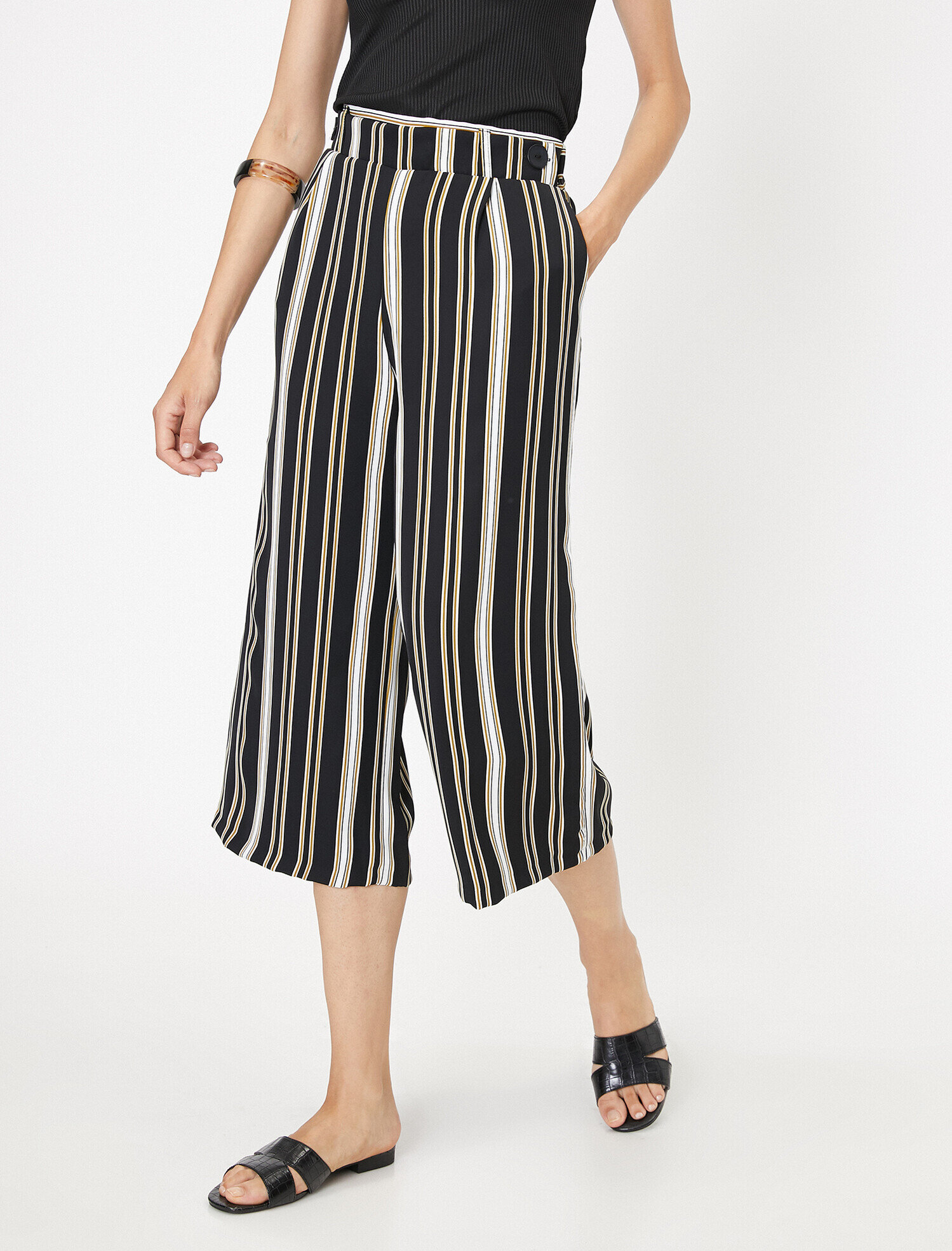   Düğme Detaylı Pantolon