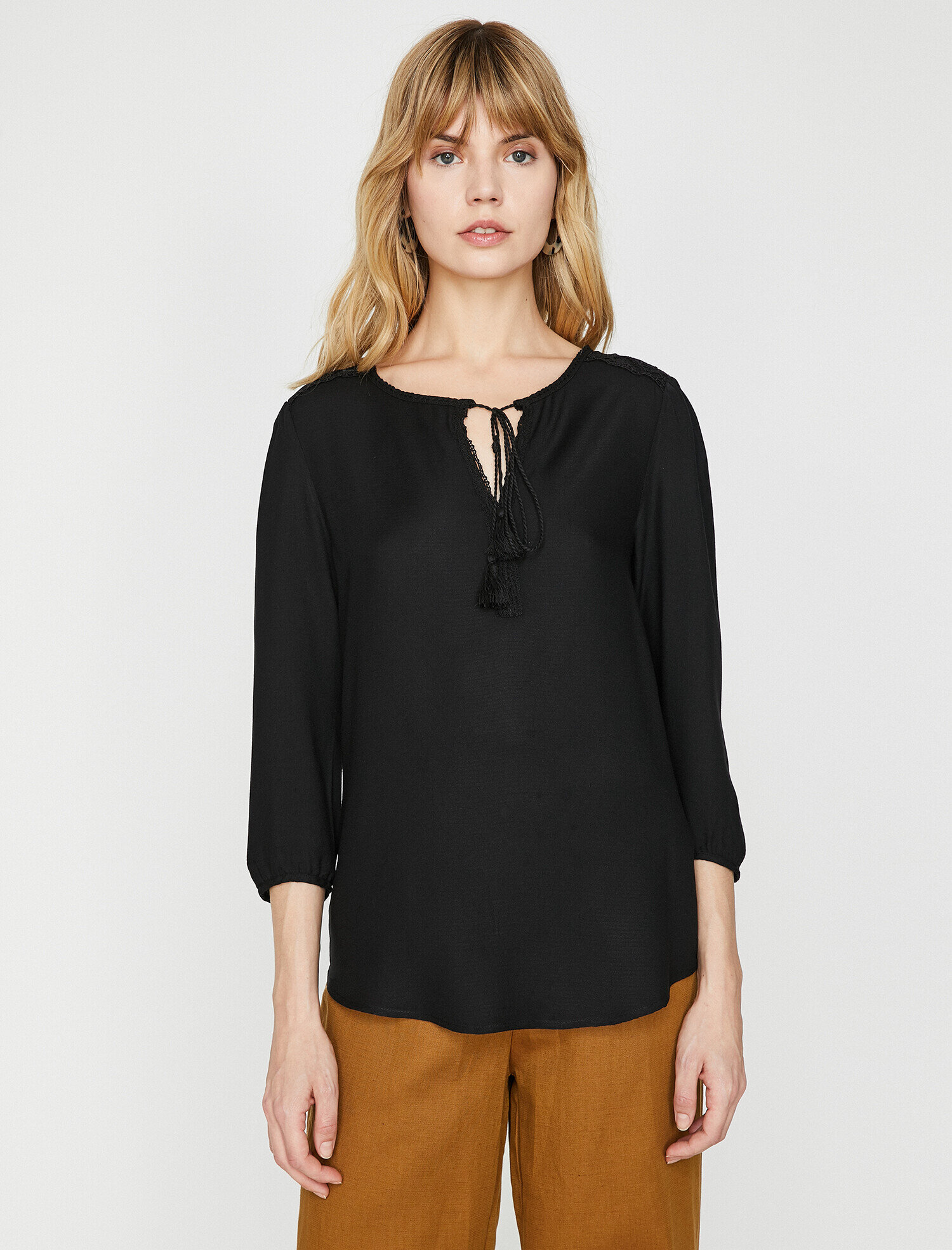   Dantel Detaylı Bluz