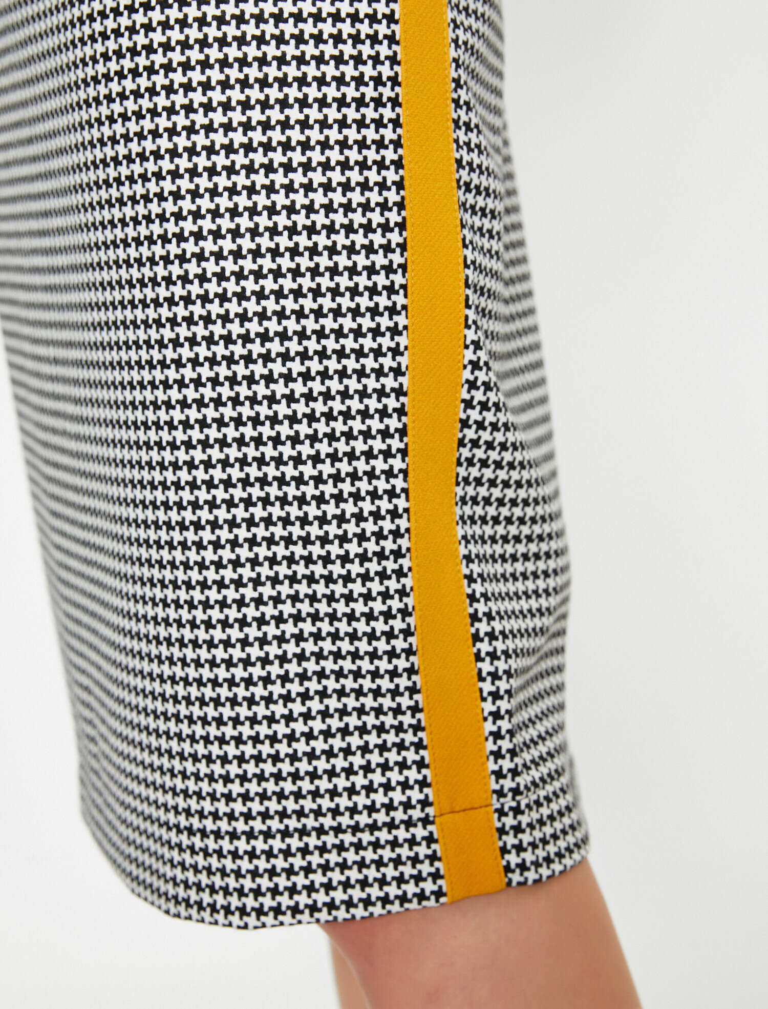   Şerit Detaylı Etek