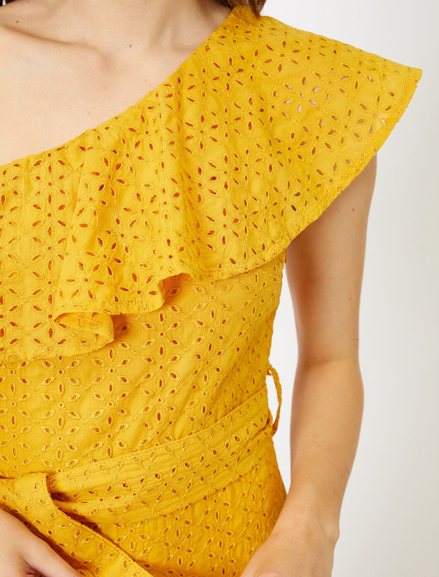   Omuz Detaylı Kemer Detaylı Fırfır Detaylı Dantel Detaylı Midi Elbise