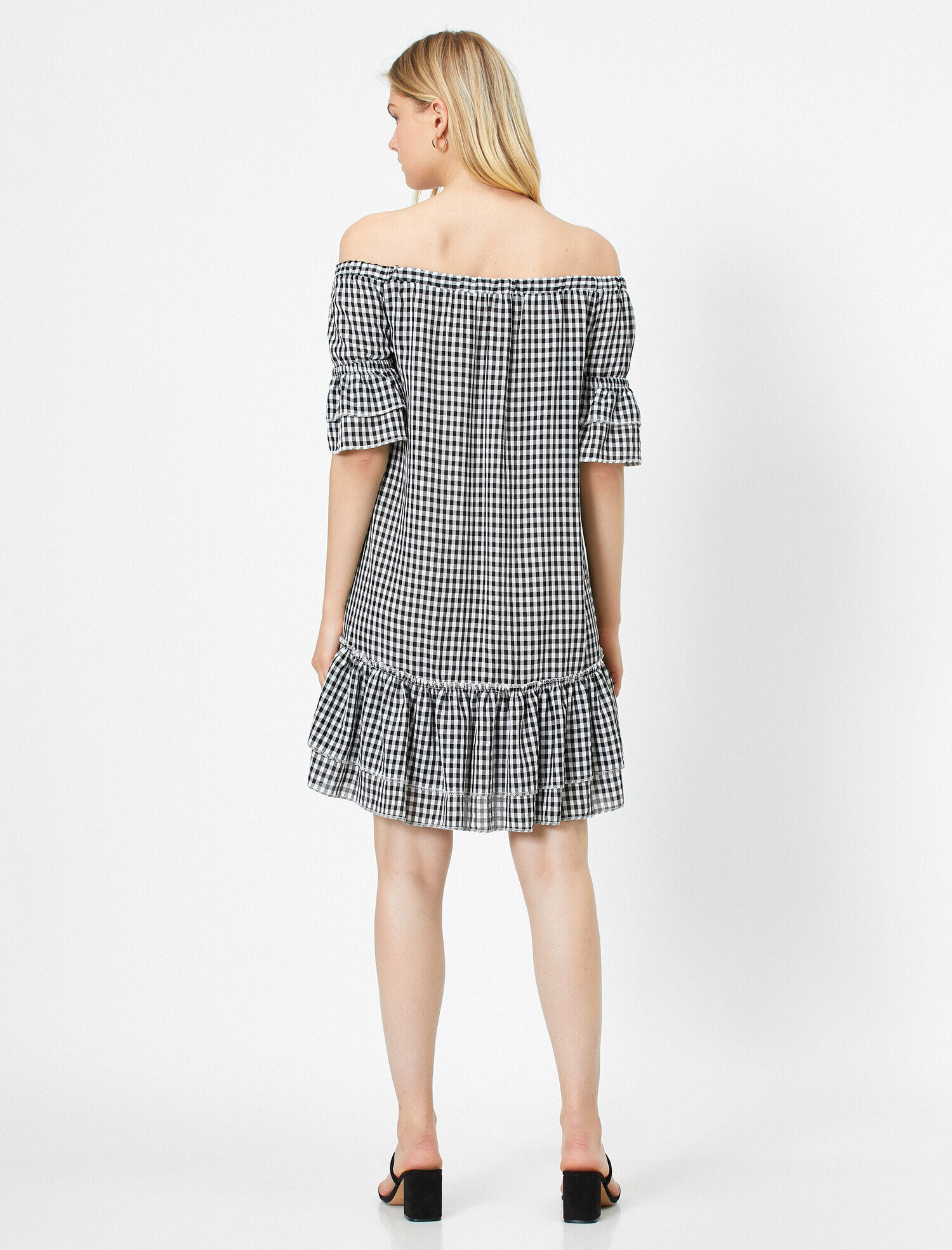   Omuzları Açık Elbise