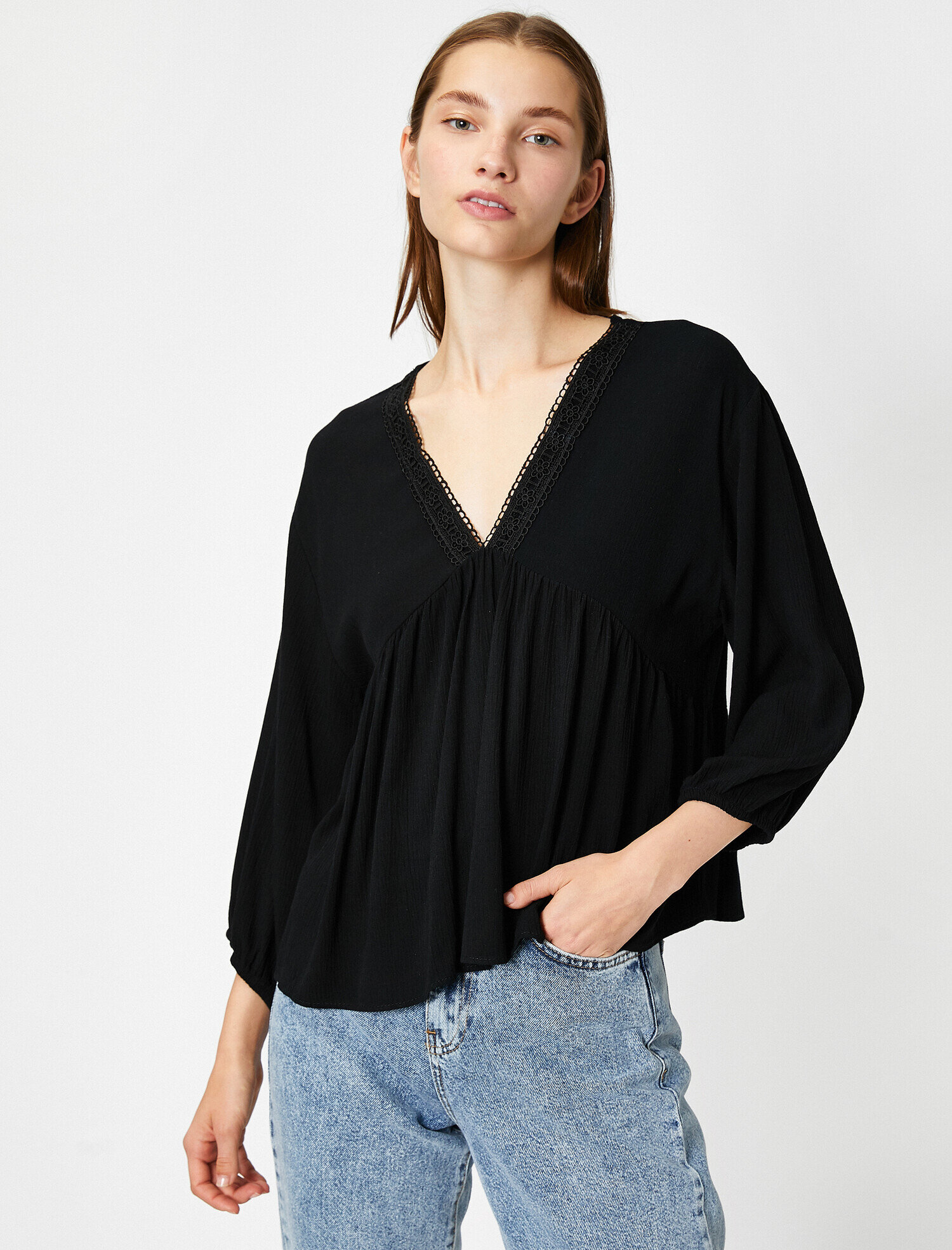   Uzun Kollu V Yaka Dantelli Bluz