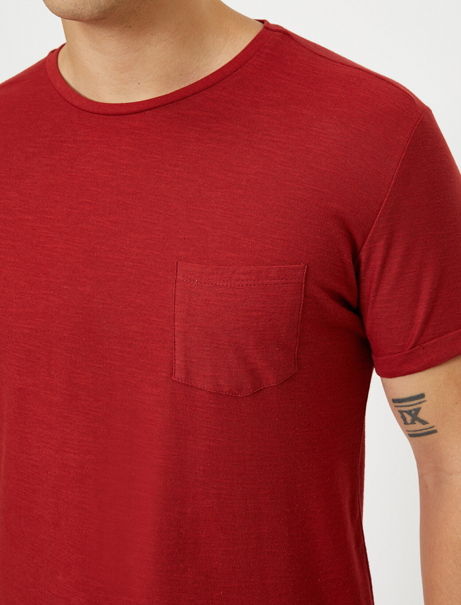 Bisiklet Yaka Tişört Cep Detaylı