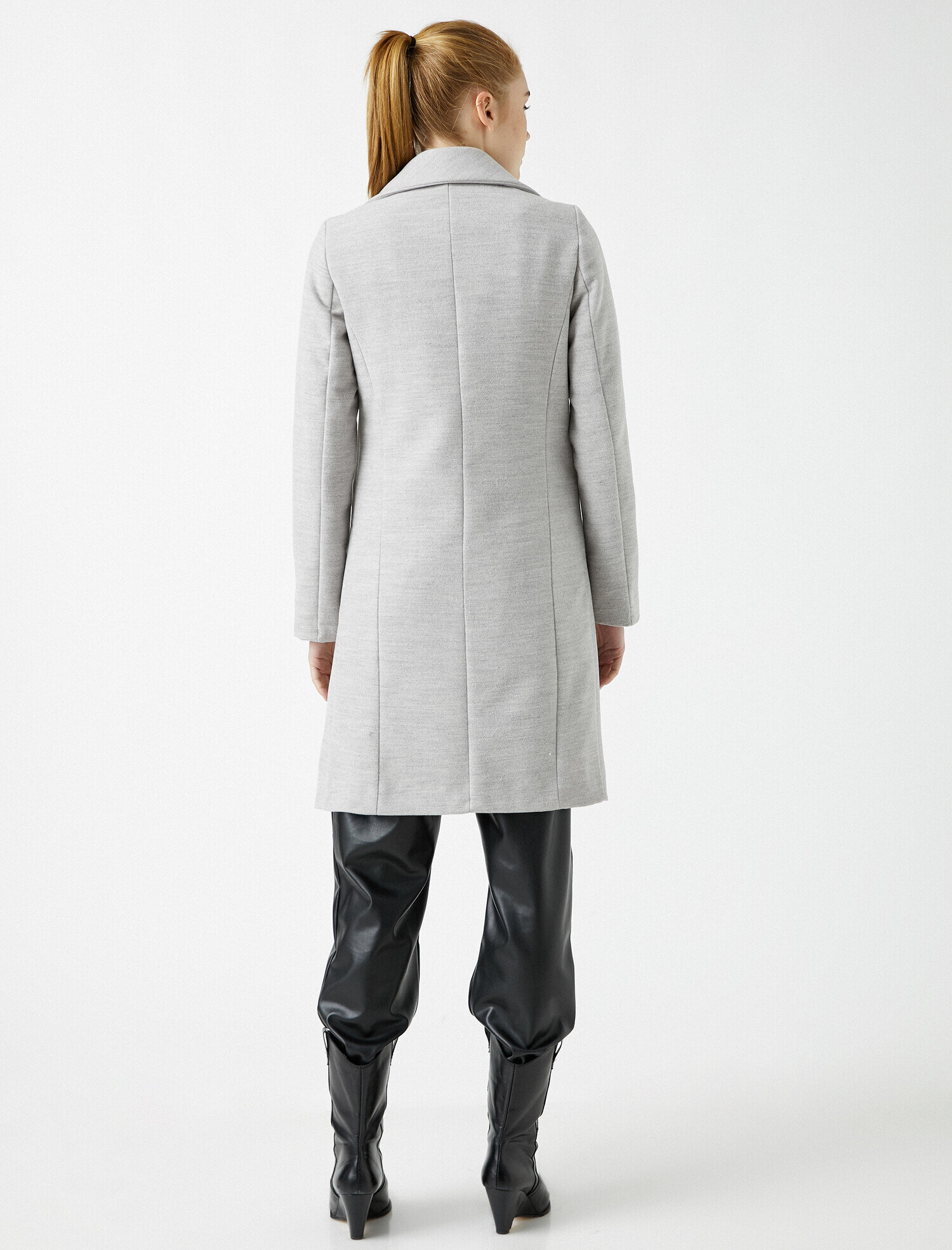   Düğme Detaylı Kaban