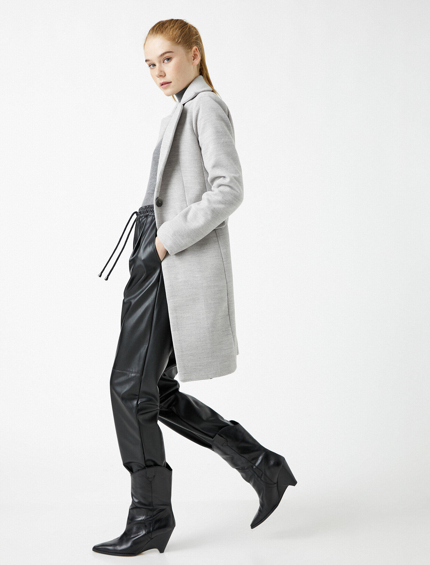   Düğme Detaylı Kaban