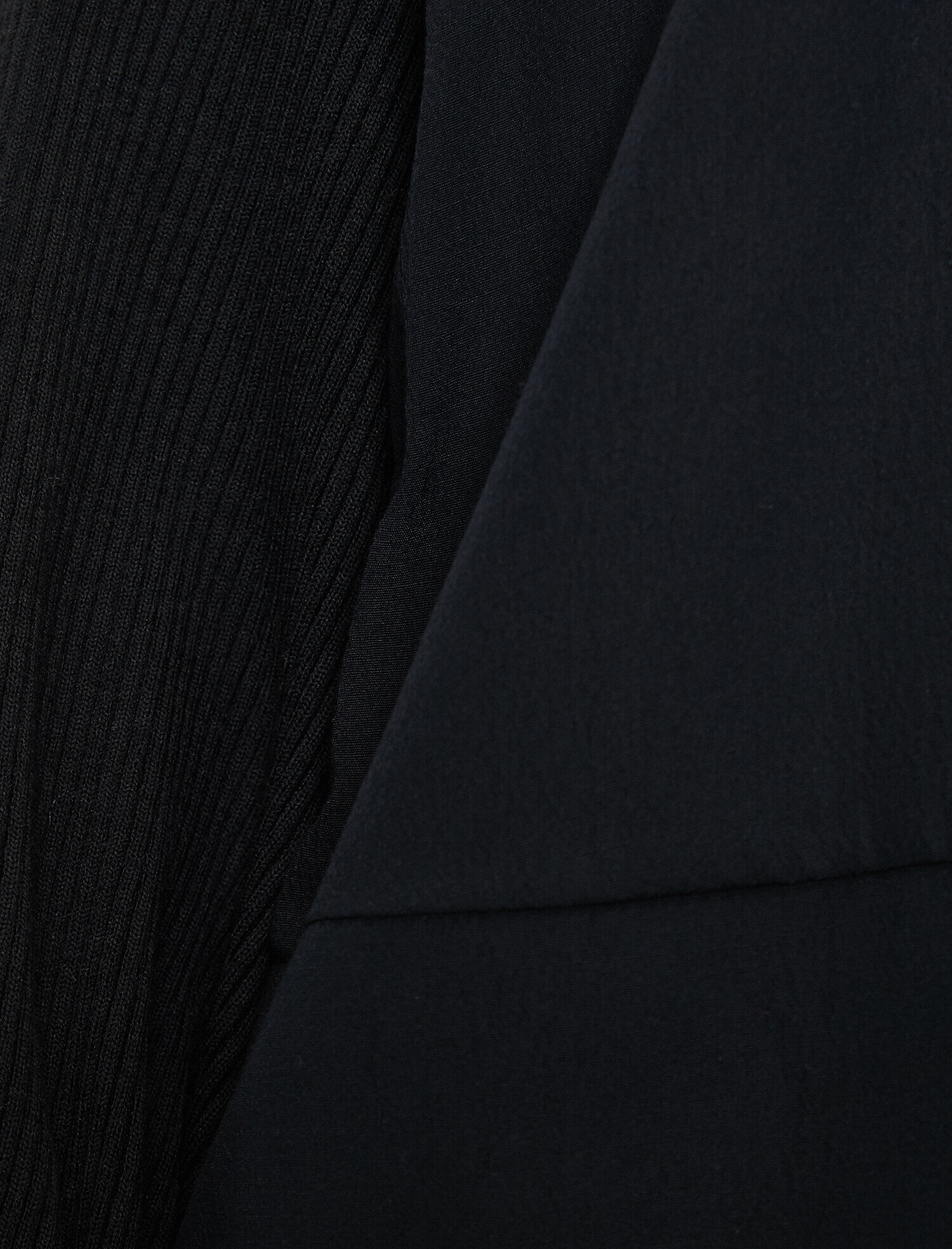   Düğme Detaylı Tişört