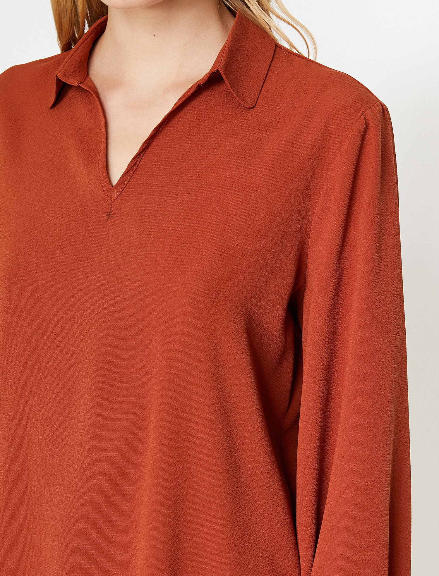 Düğme Detaylı Tişört