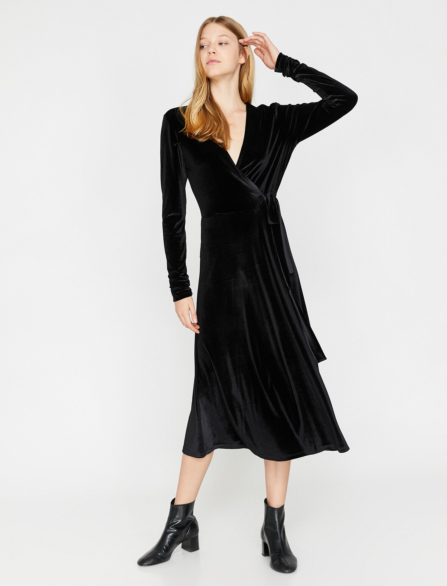   Düğme Detaylı Tişört