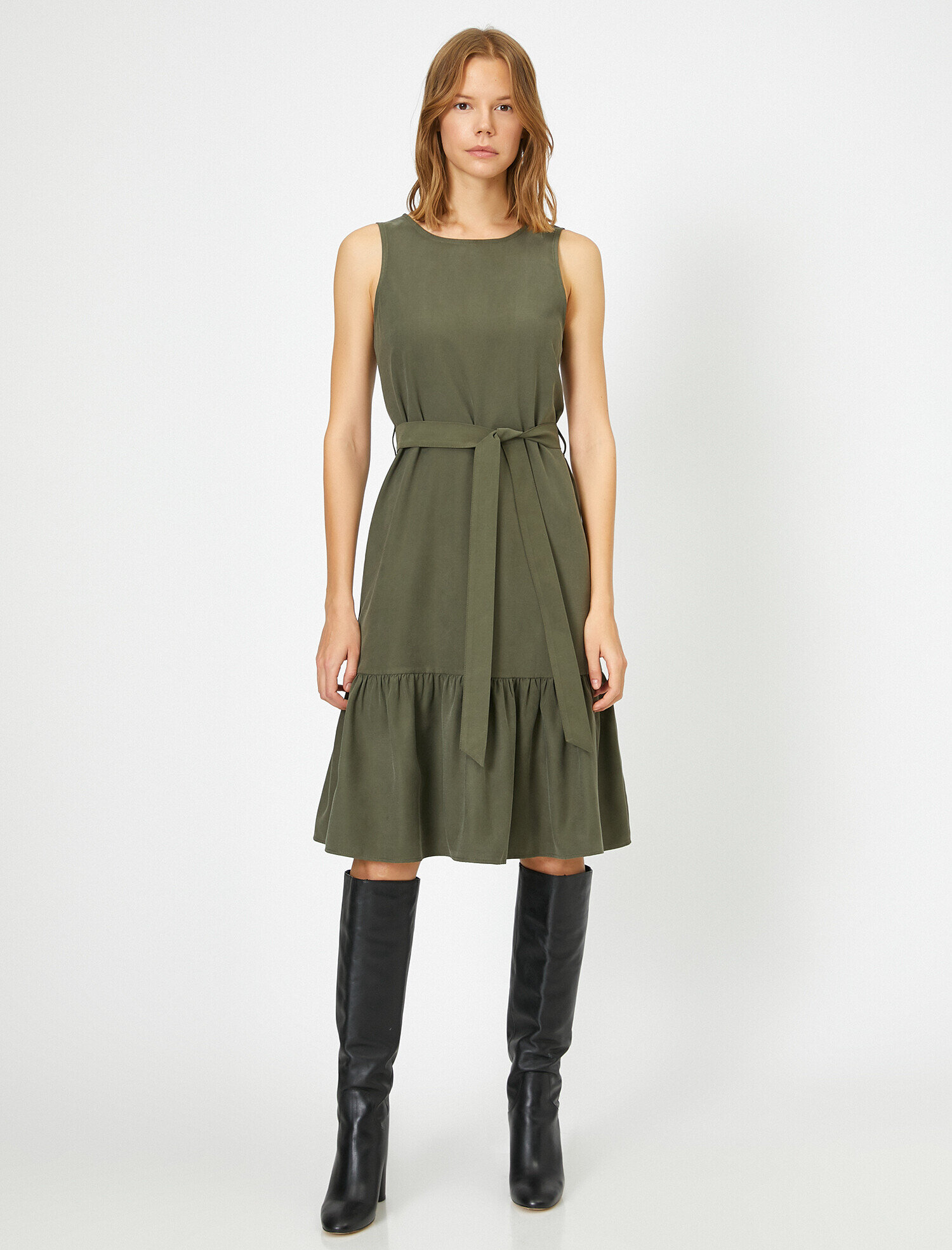   Kemer Detaylı Elbise