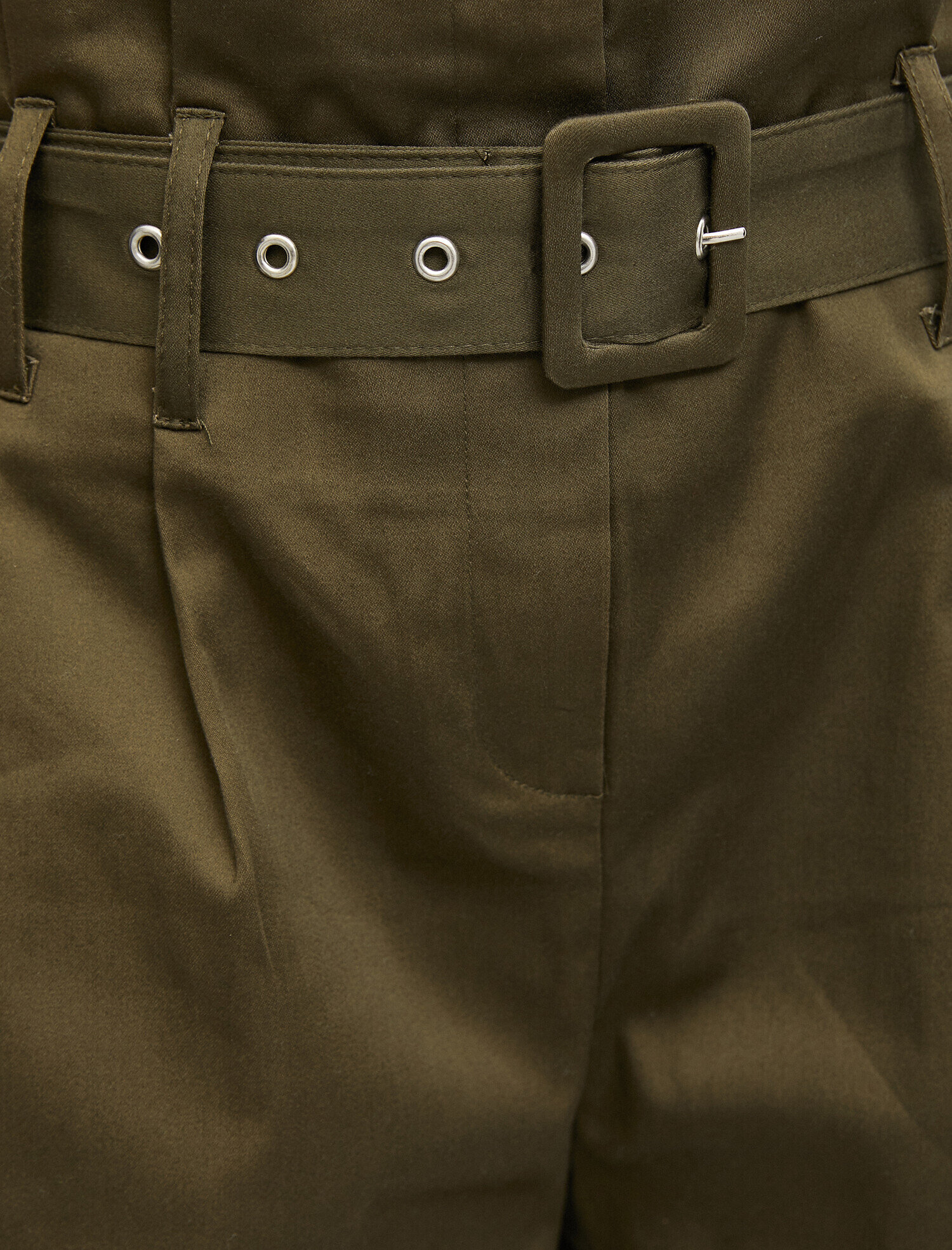   Yüksek Bel Kemer Detaylı Şort